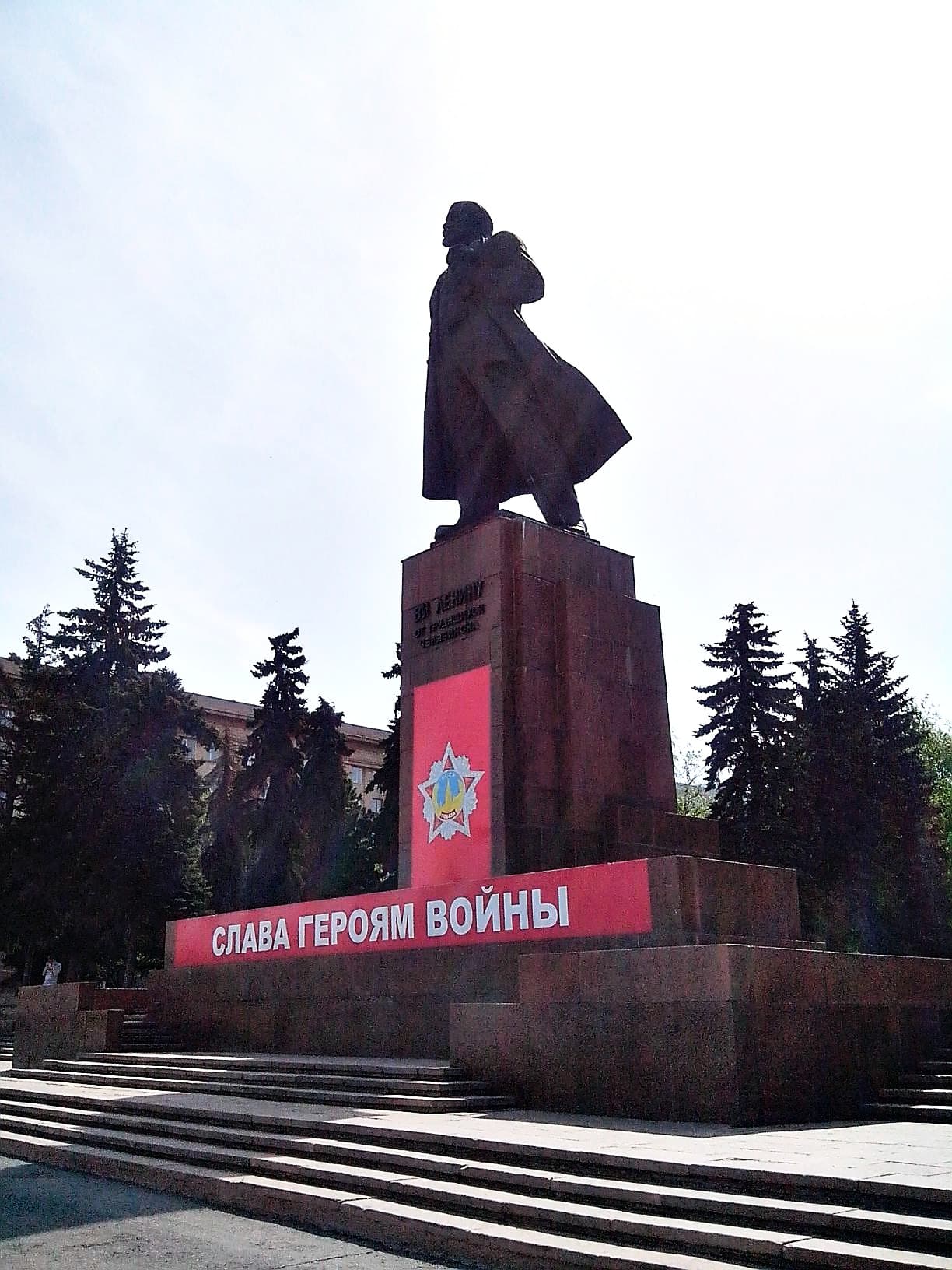 Statue of Lenin at the Revolution Square in Chelyabinsk