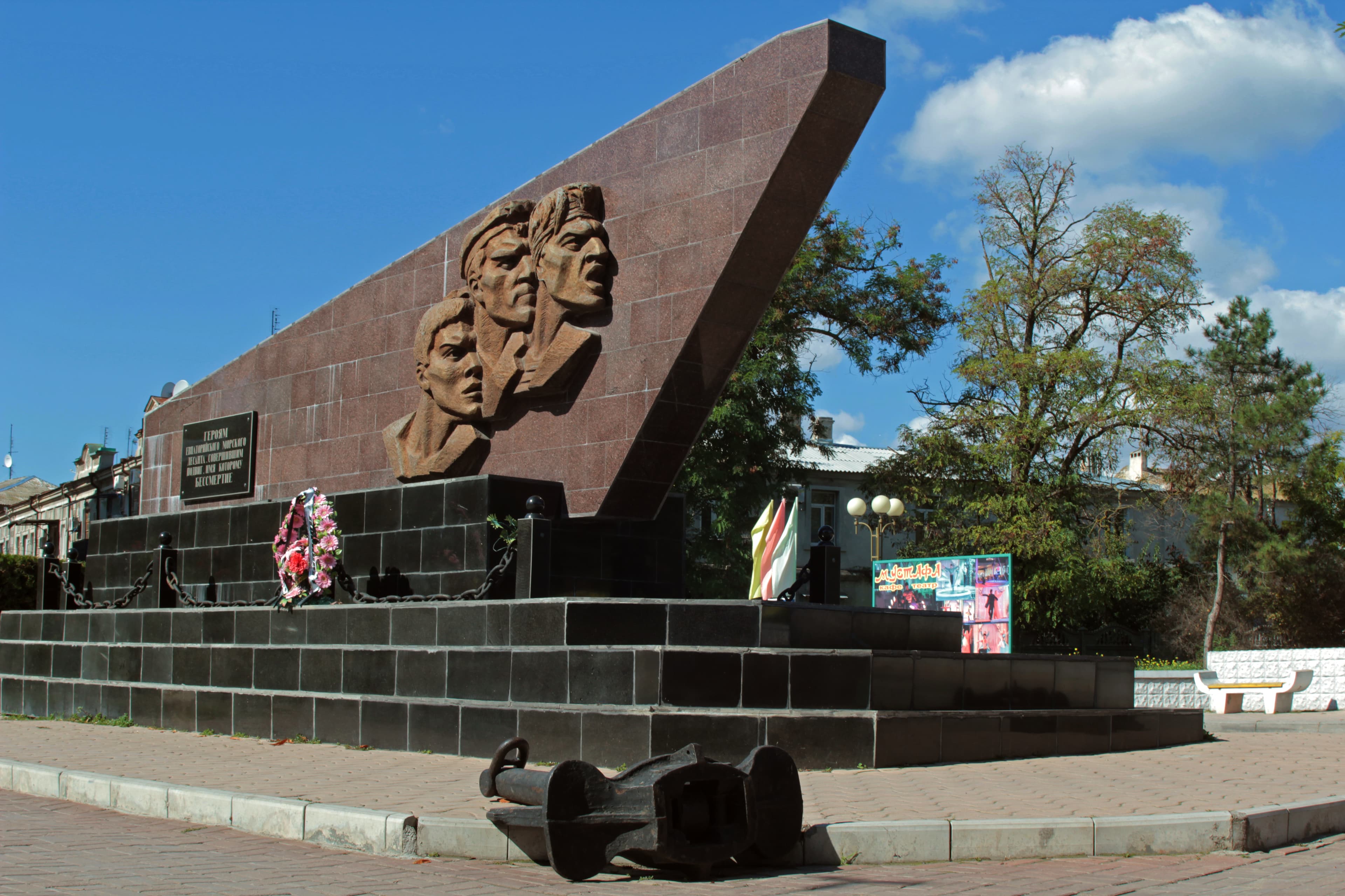Monument of Yevpatoria assault (Revolyutsii Street / Demysheva street)