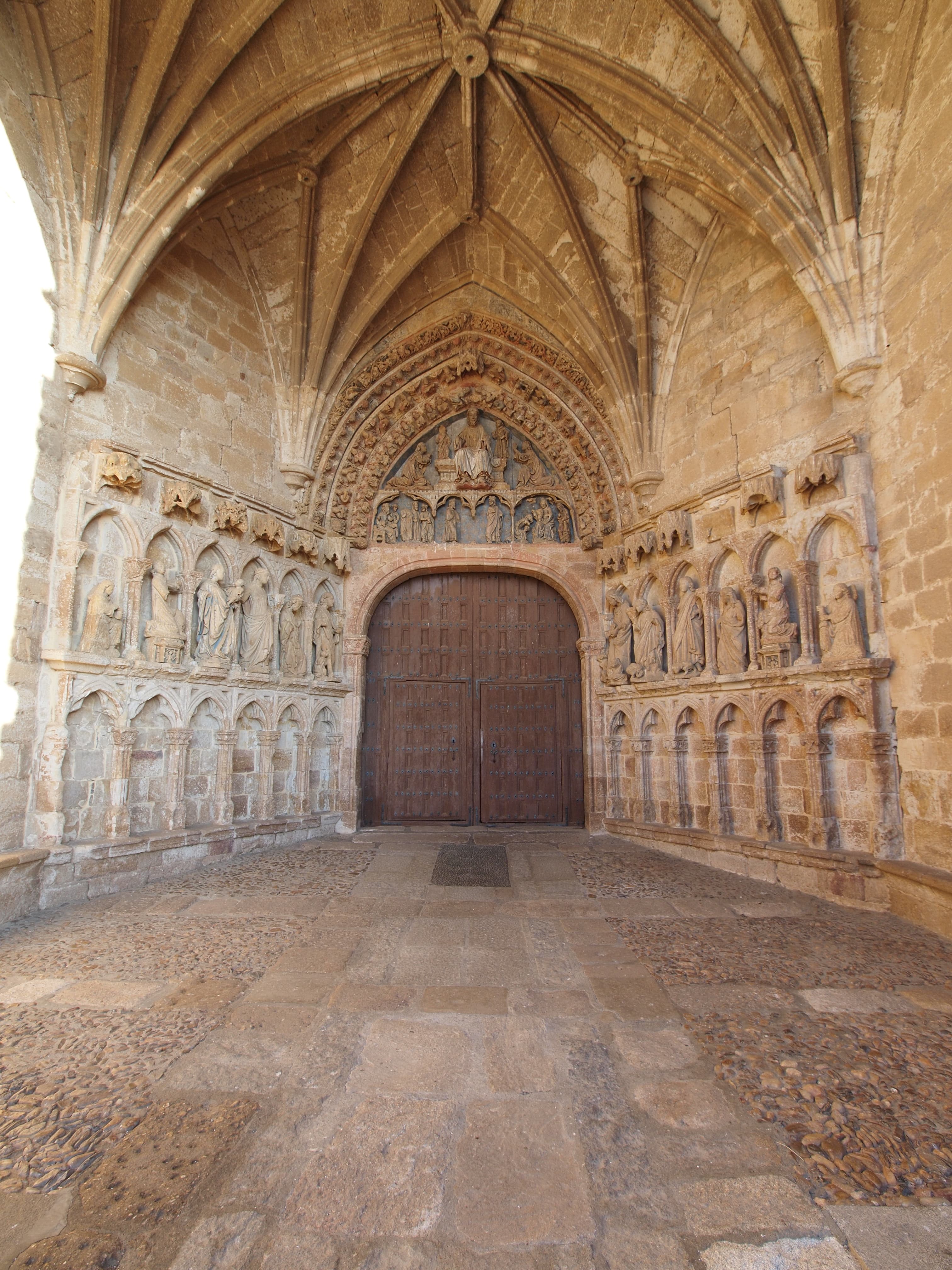 Church of Santa María la Real, La Hiniesta