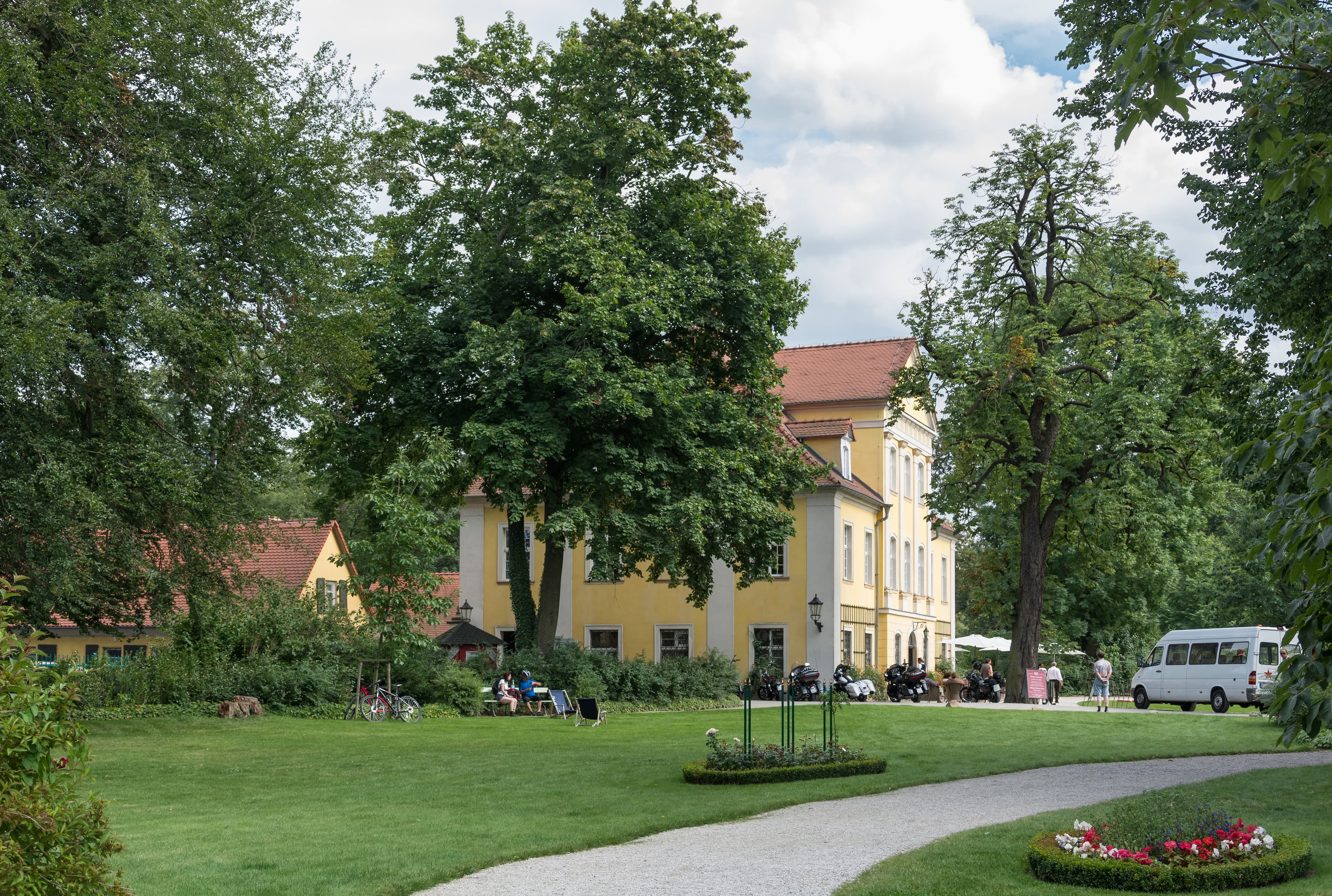 Łomnica Palace Park
