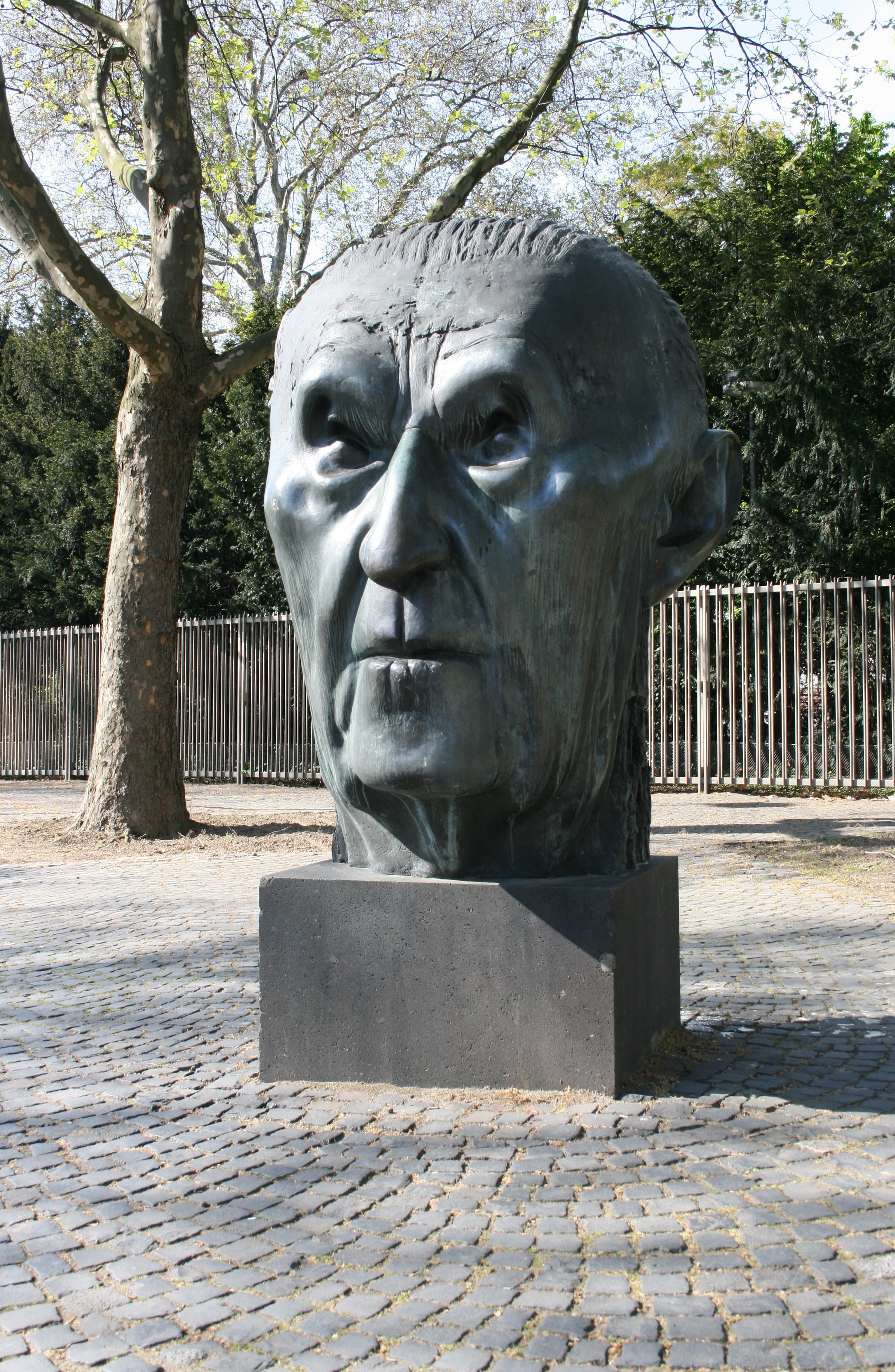 Konrad Adenauer head (Bonn)