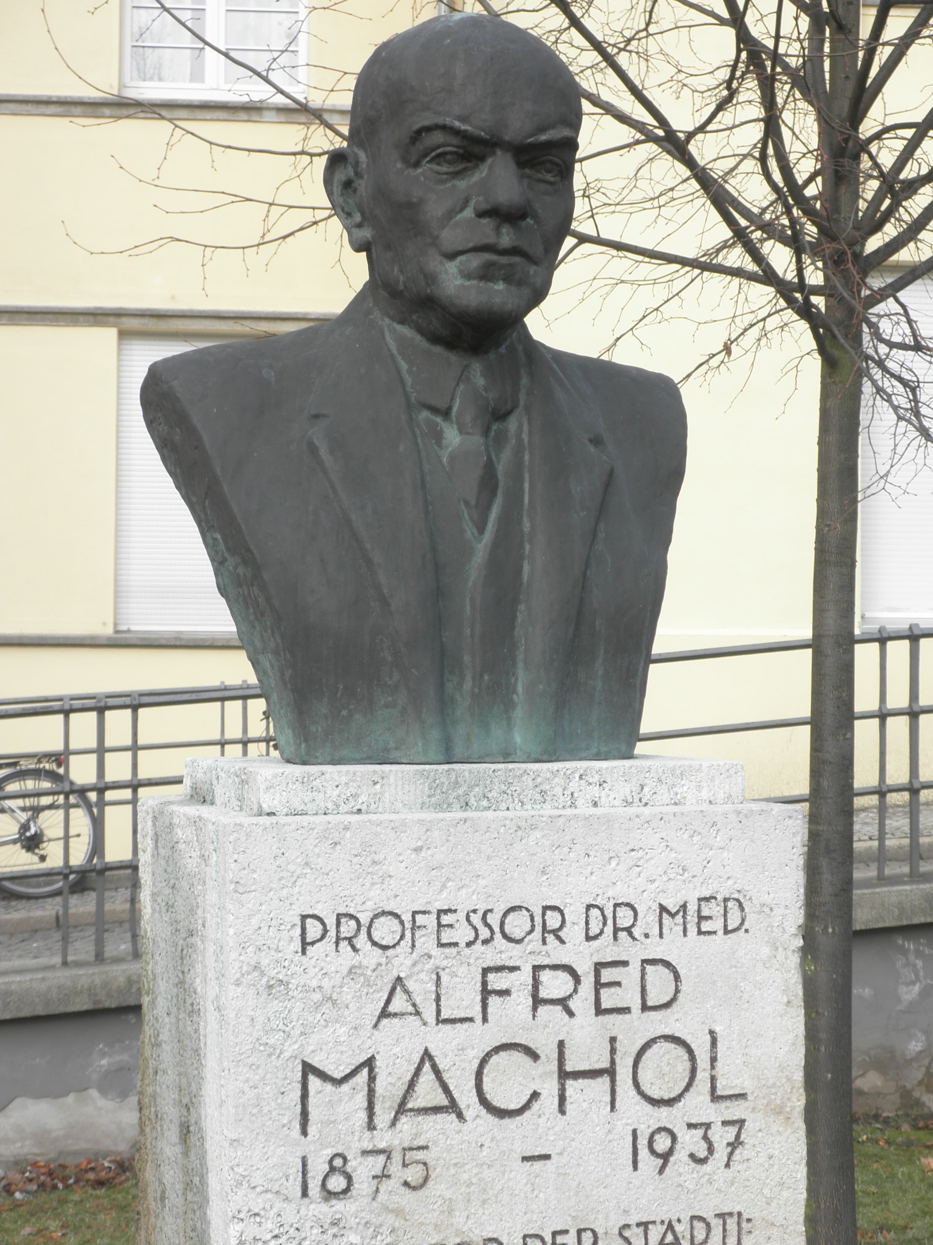 Alfred Machol monument
