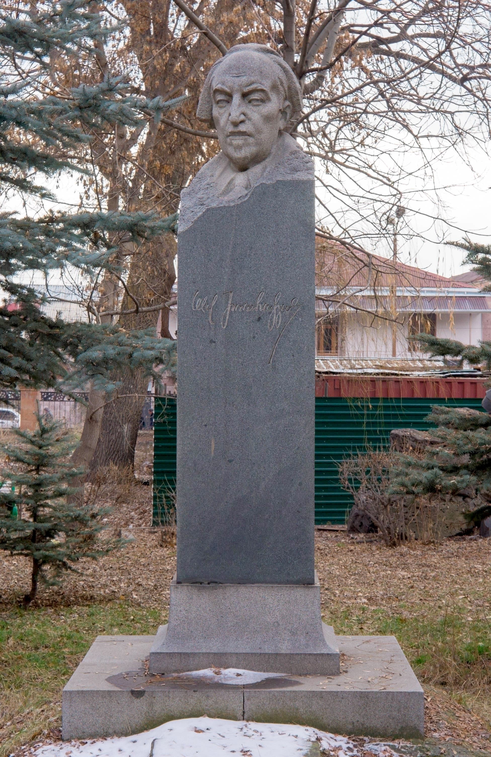 Bust of Avetik Isahakyan, Gyumri