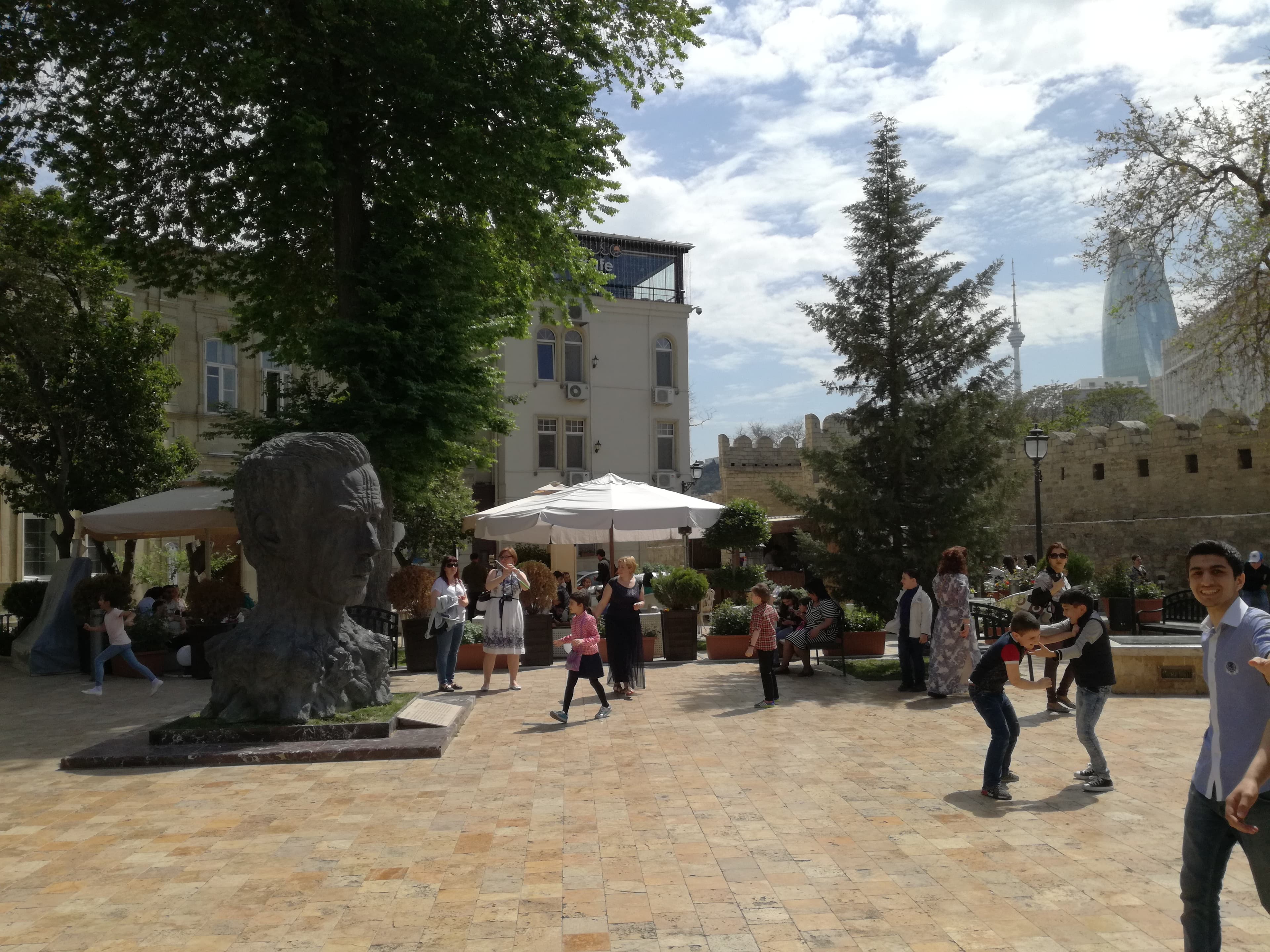 Aliagha Vahid Garden