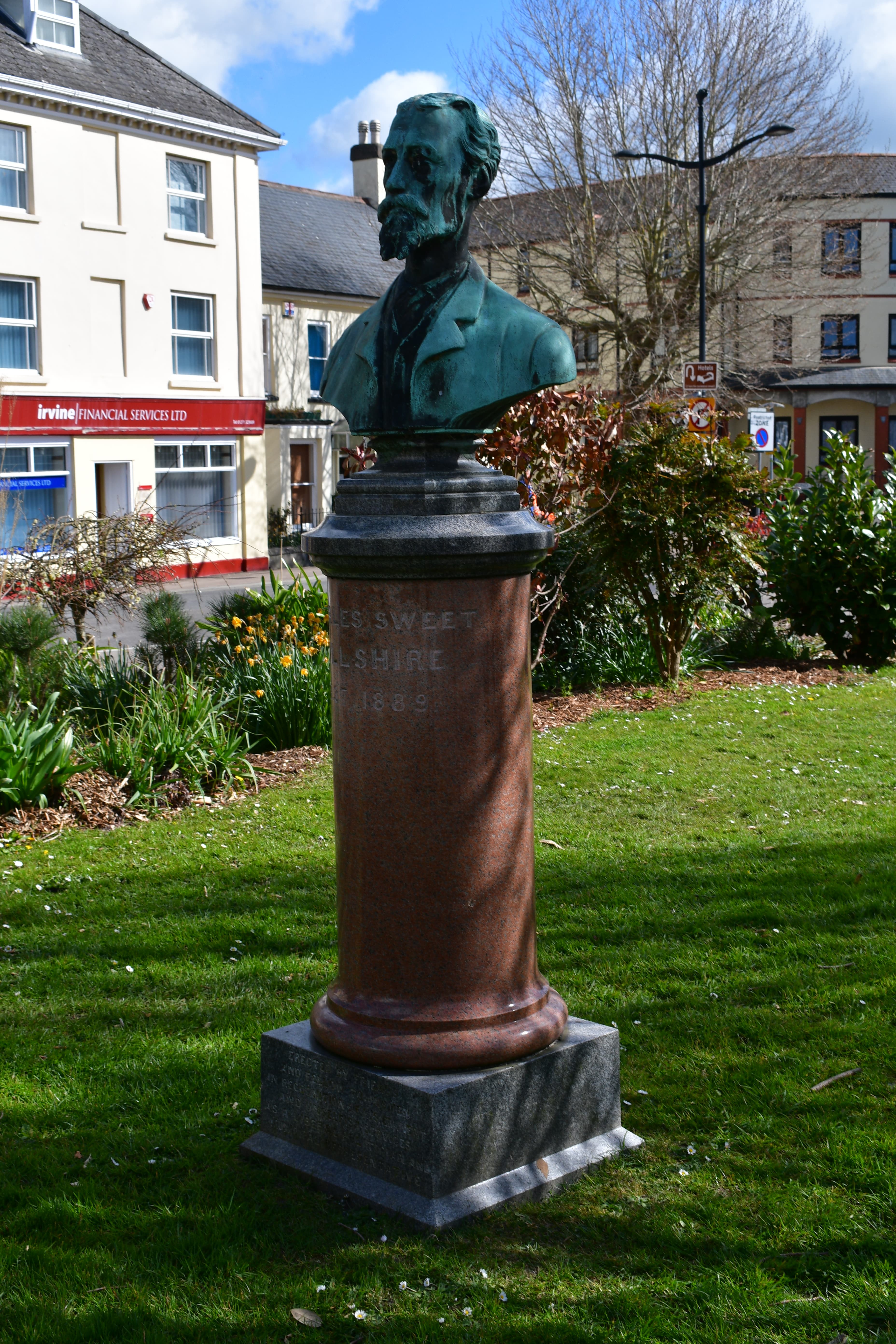 Willshire Monument On Traffic Island