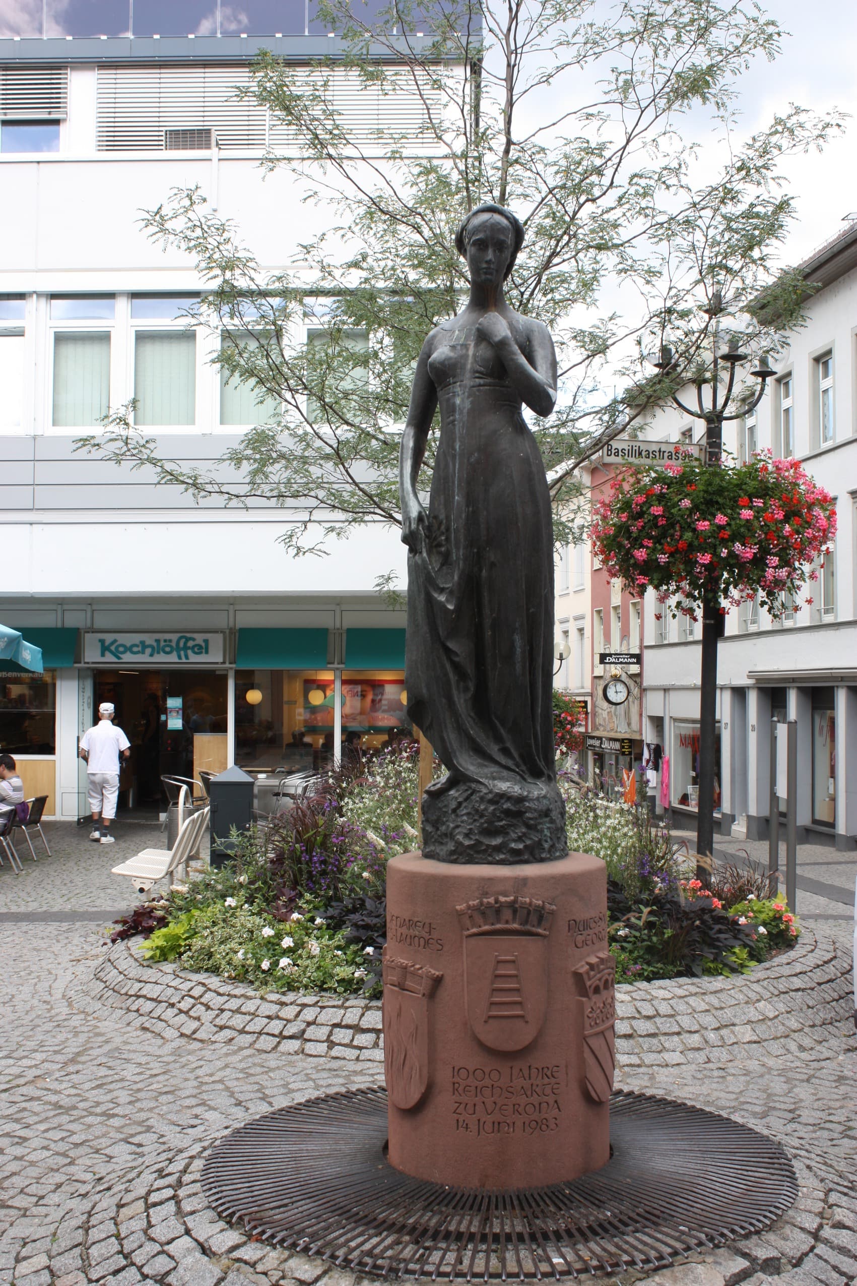 Juliet Statue in Bingen