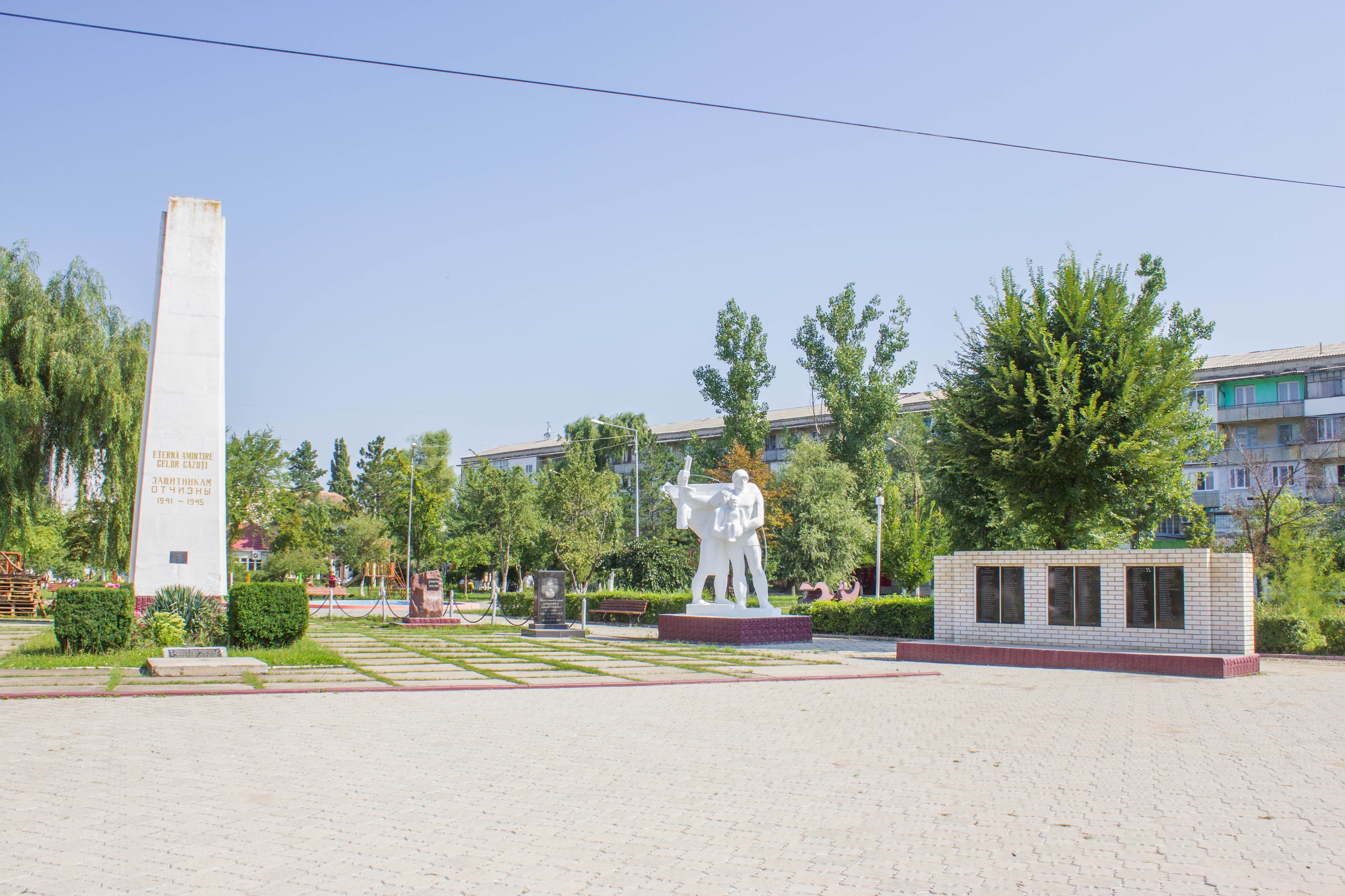 World War II memorial in Căușeni