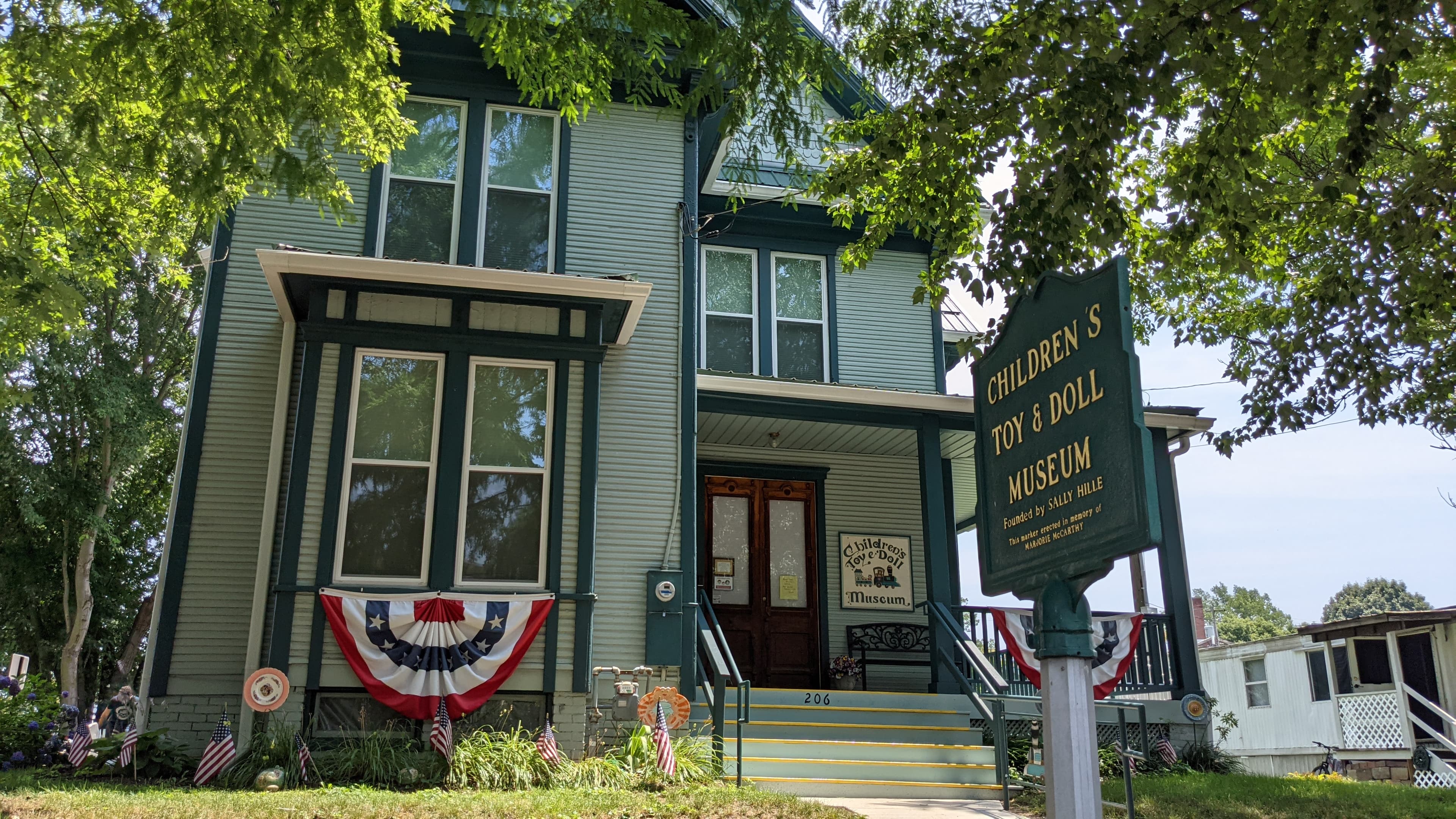 Children's Toy & Doll Museum