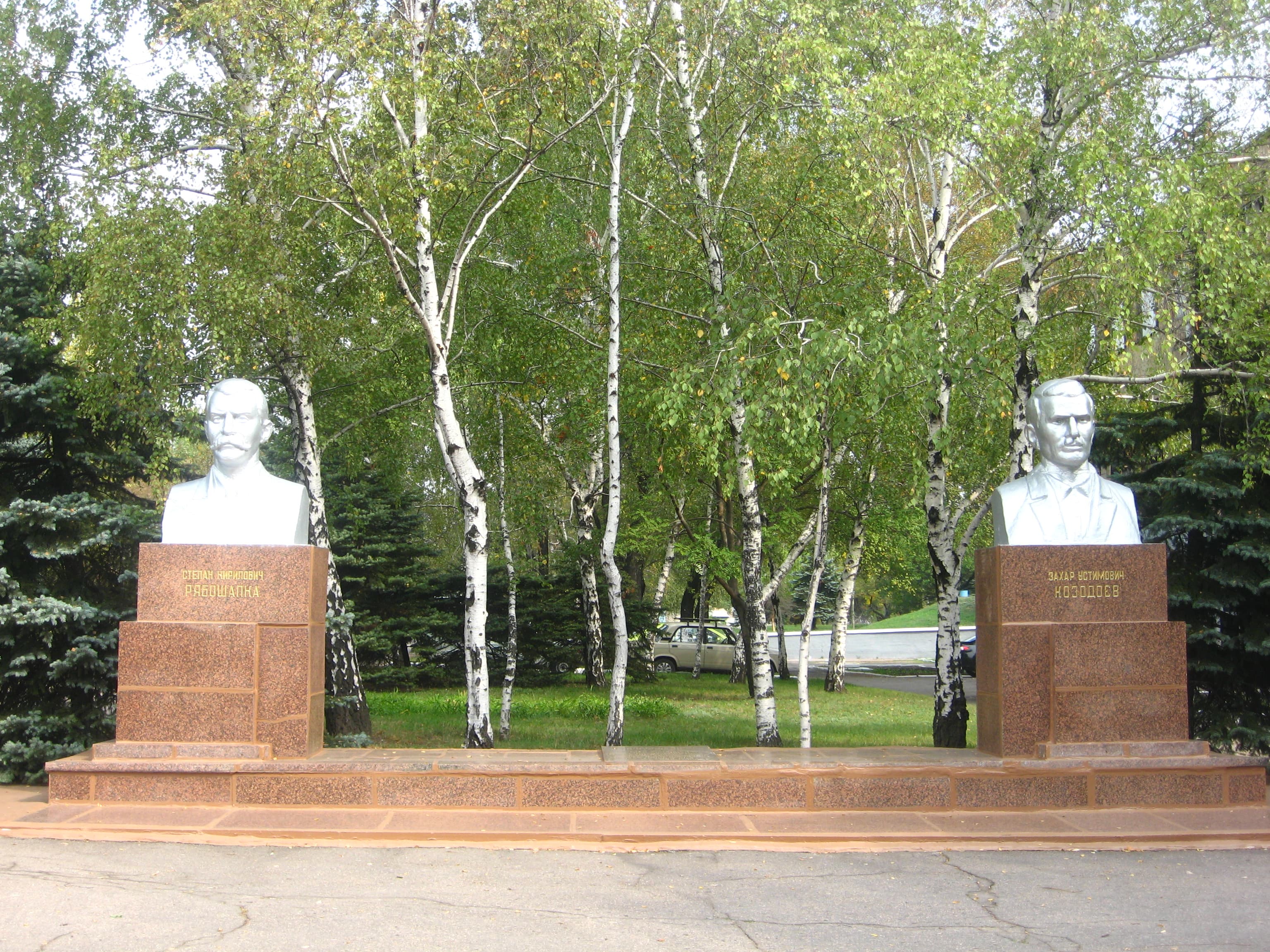 Monument to Stepan Riaboshapka and Zakhar Kozodoiev