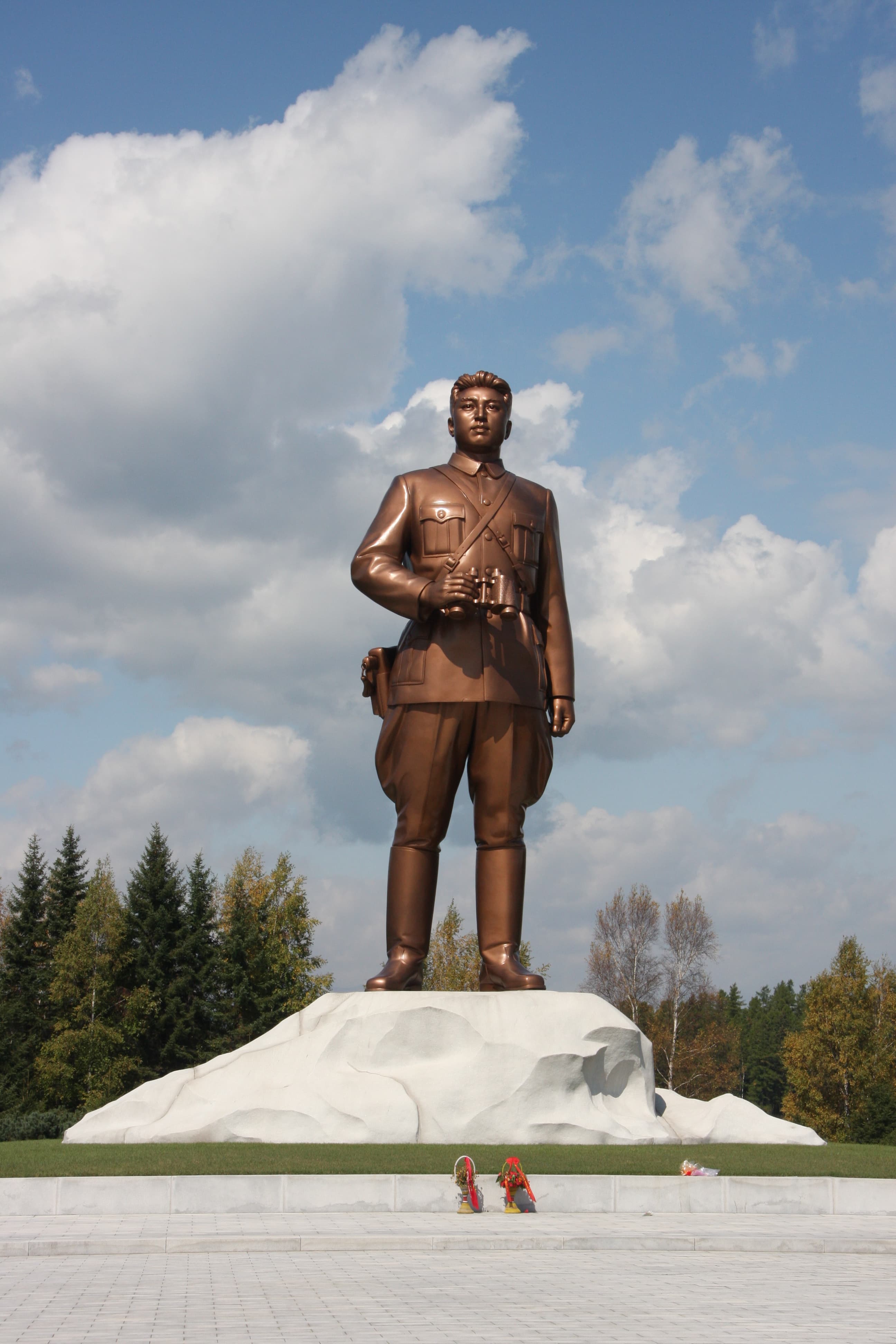 Statue of Kim Il-sung, Grand Monument Samjiyan