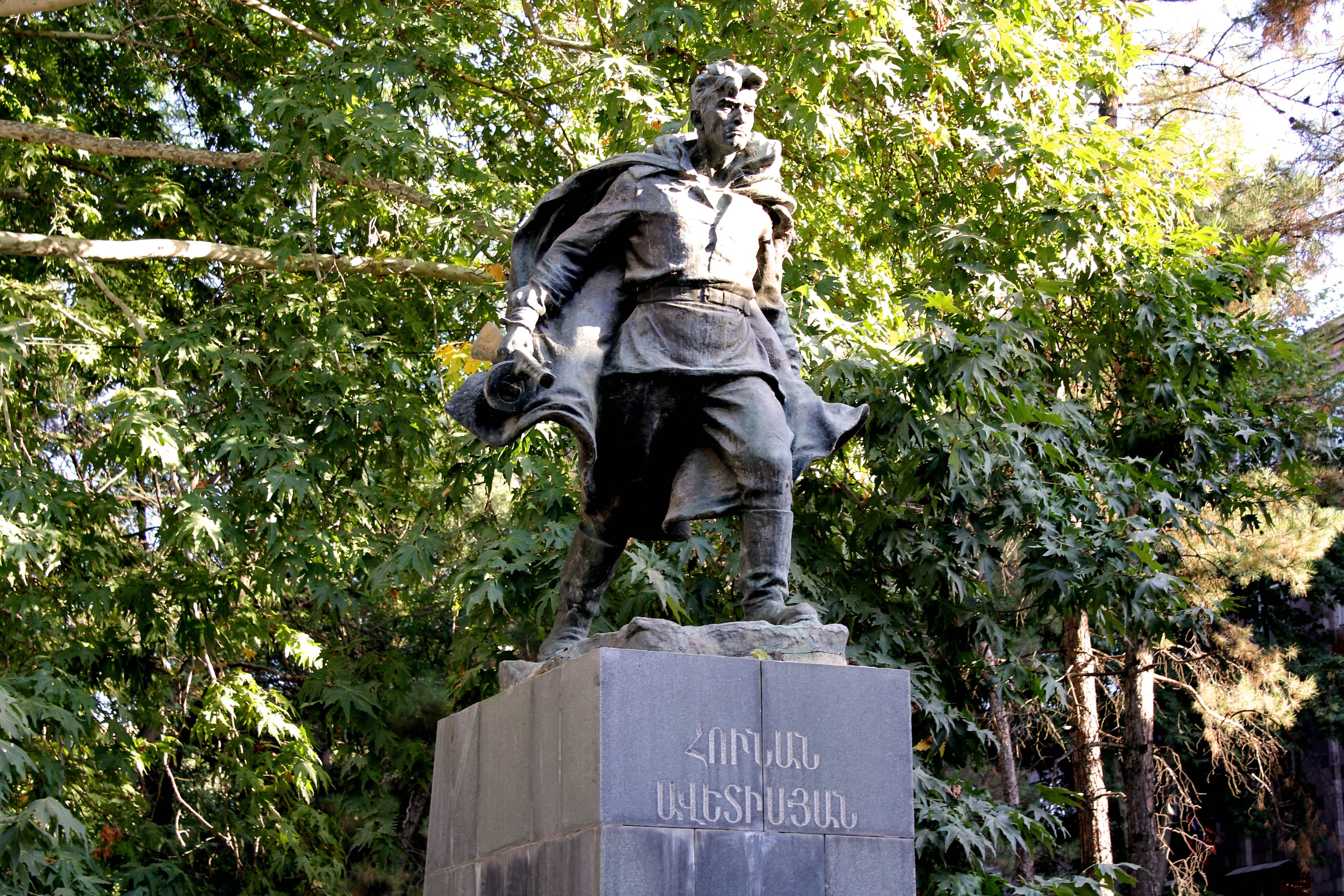 Monument to Hunan Avetisyan
