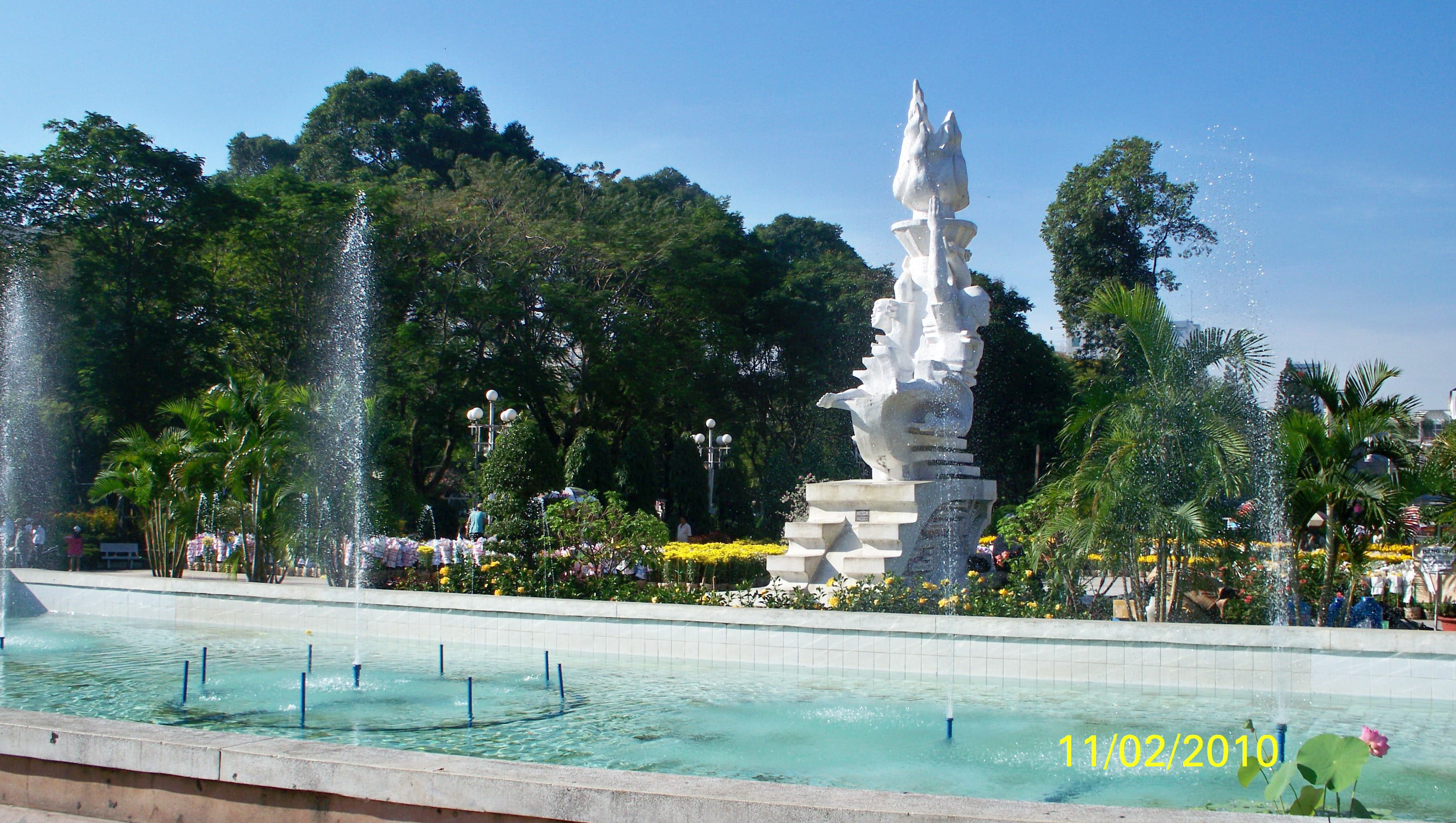 Le Van Tam Park