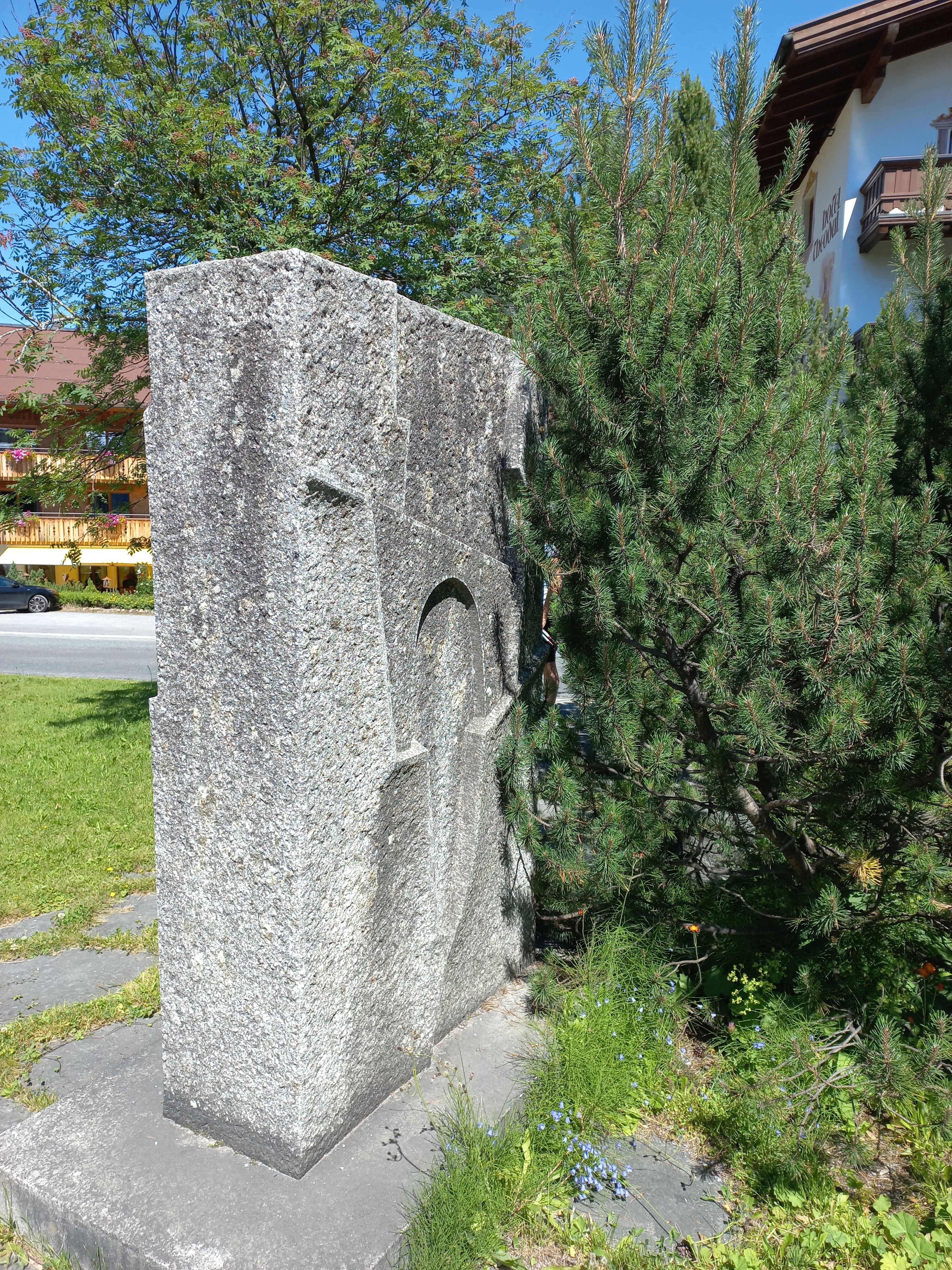 Monument for the builders of the Flexen road
