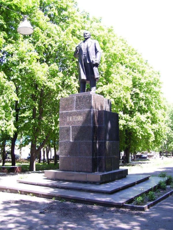 Monument to Vladimir Lenin in Volnovakha