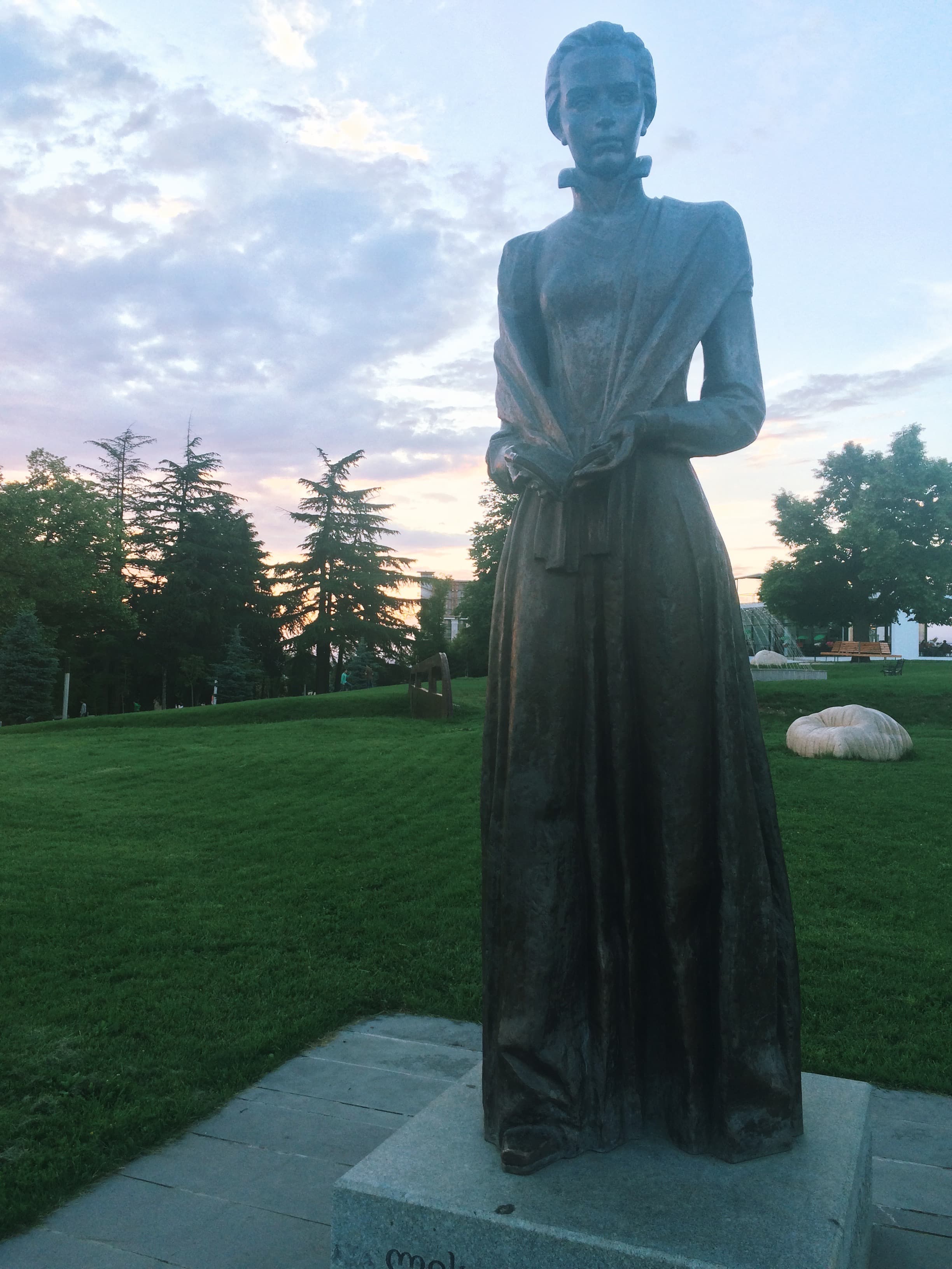 Leysa Ukrainka Statue