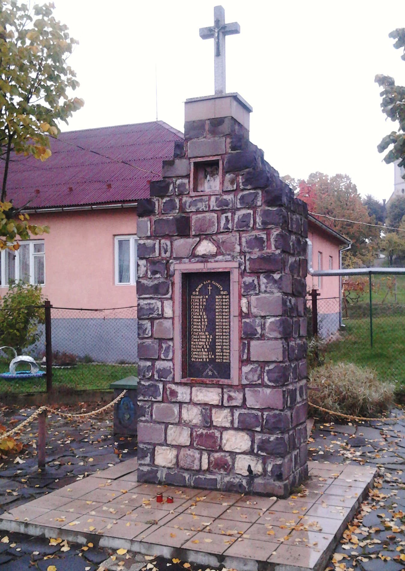Monument to Soviet soldiers-countrymen in Lokhovo