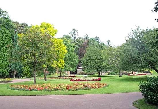 Manor Park, Glossop