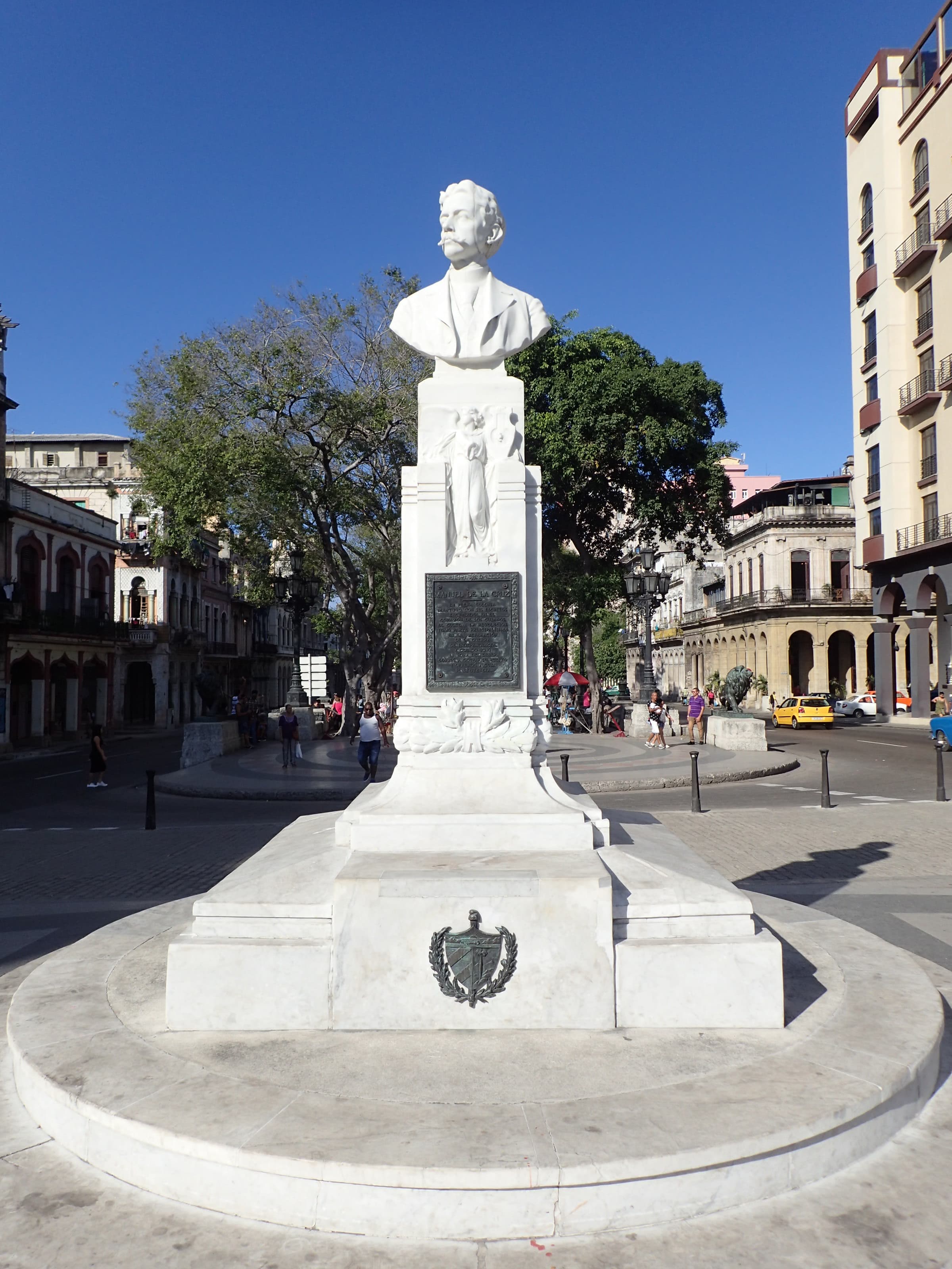 Manuel de la Cruz monument