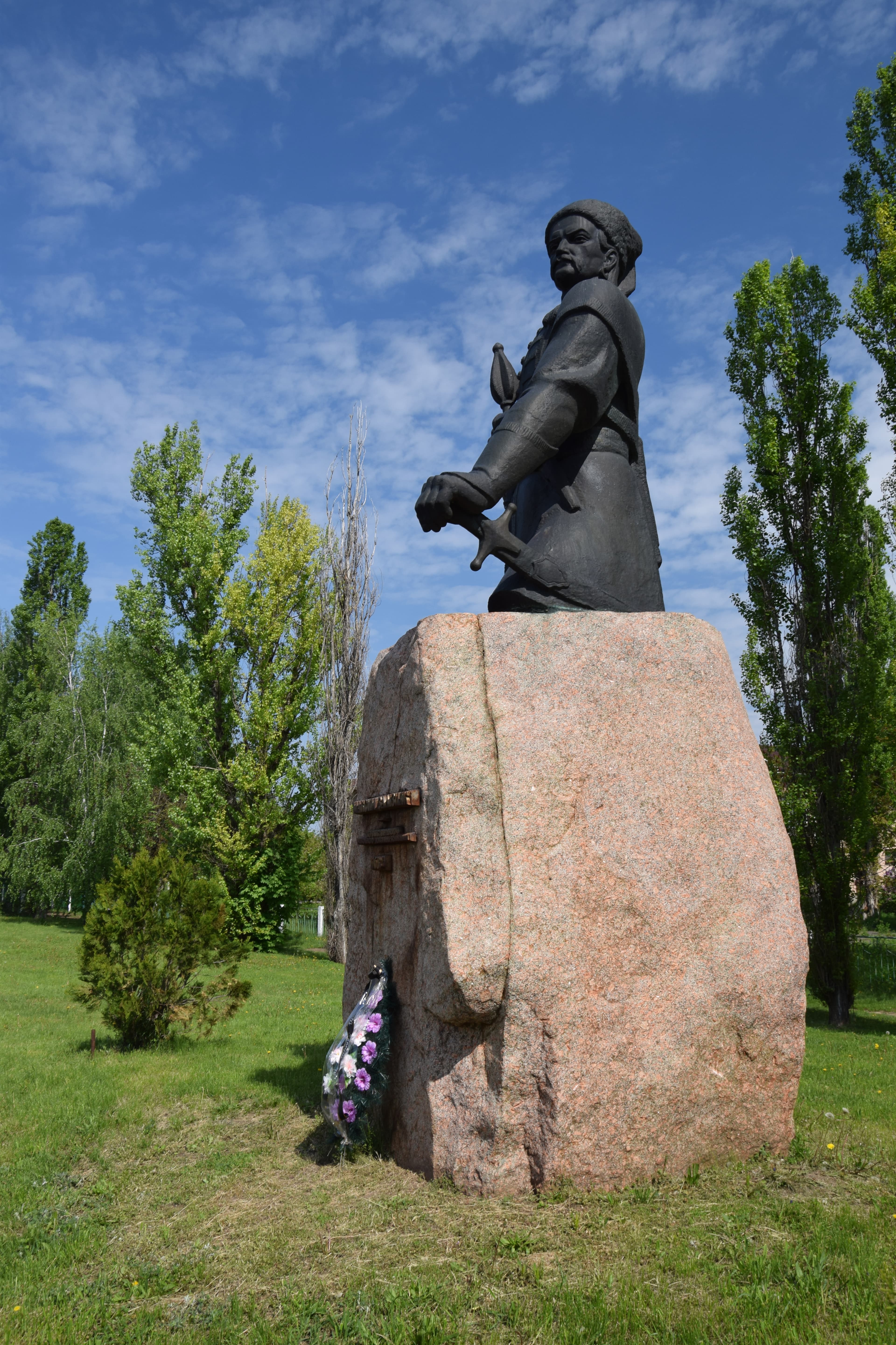 Monument to Maksym Zalizniak in Medvedivka
