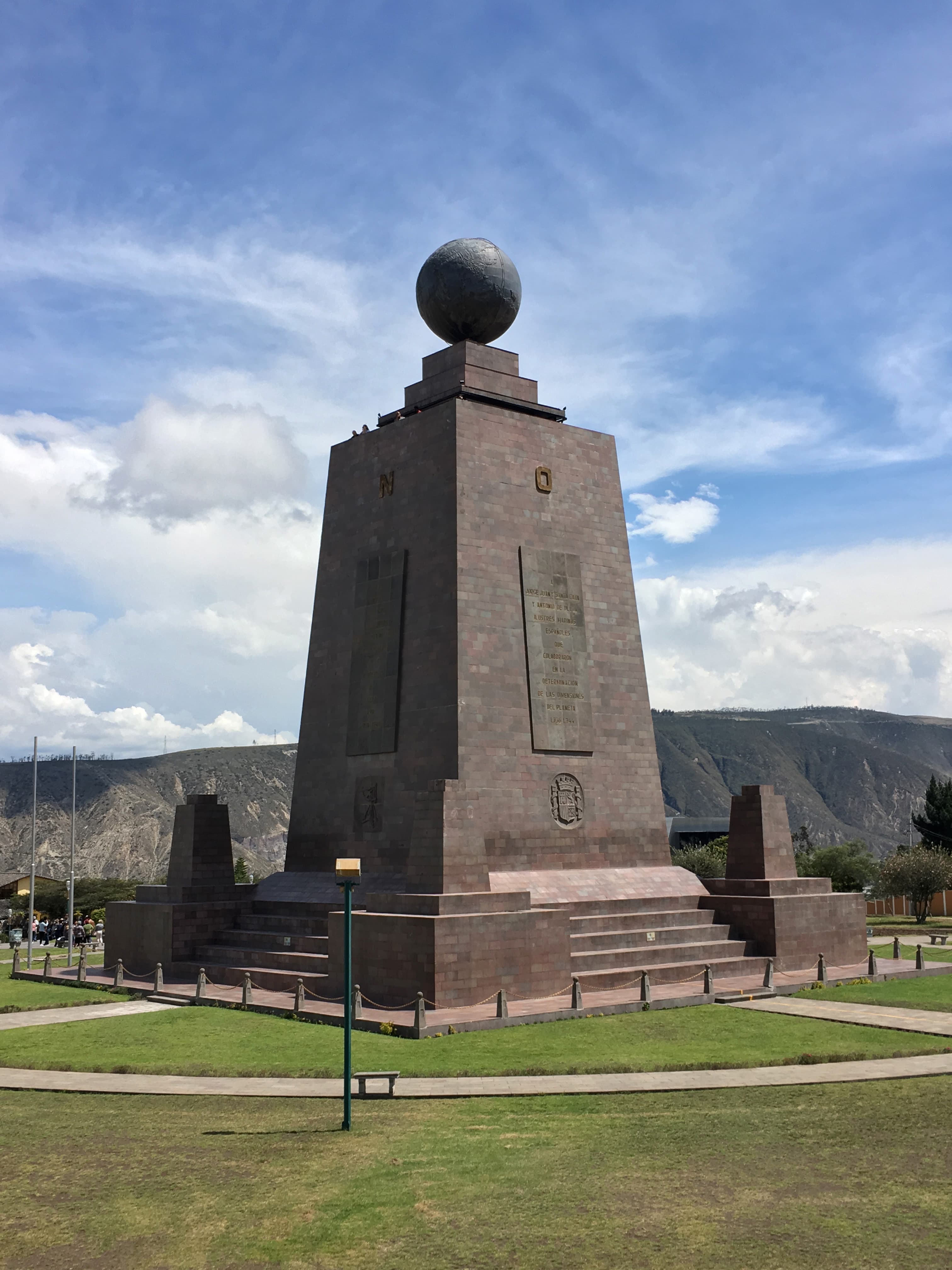 Ciudad Mitad del Mundo monument