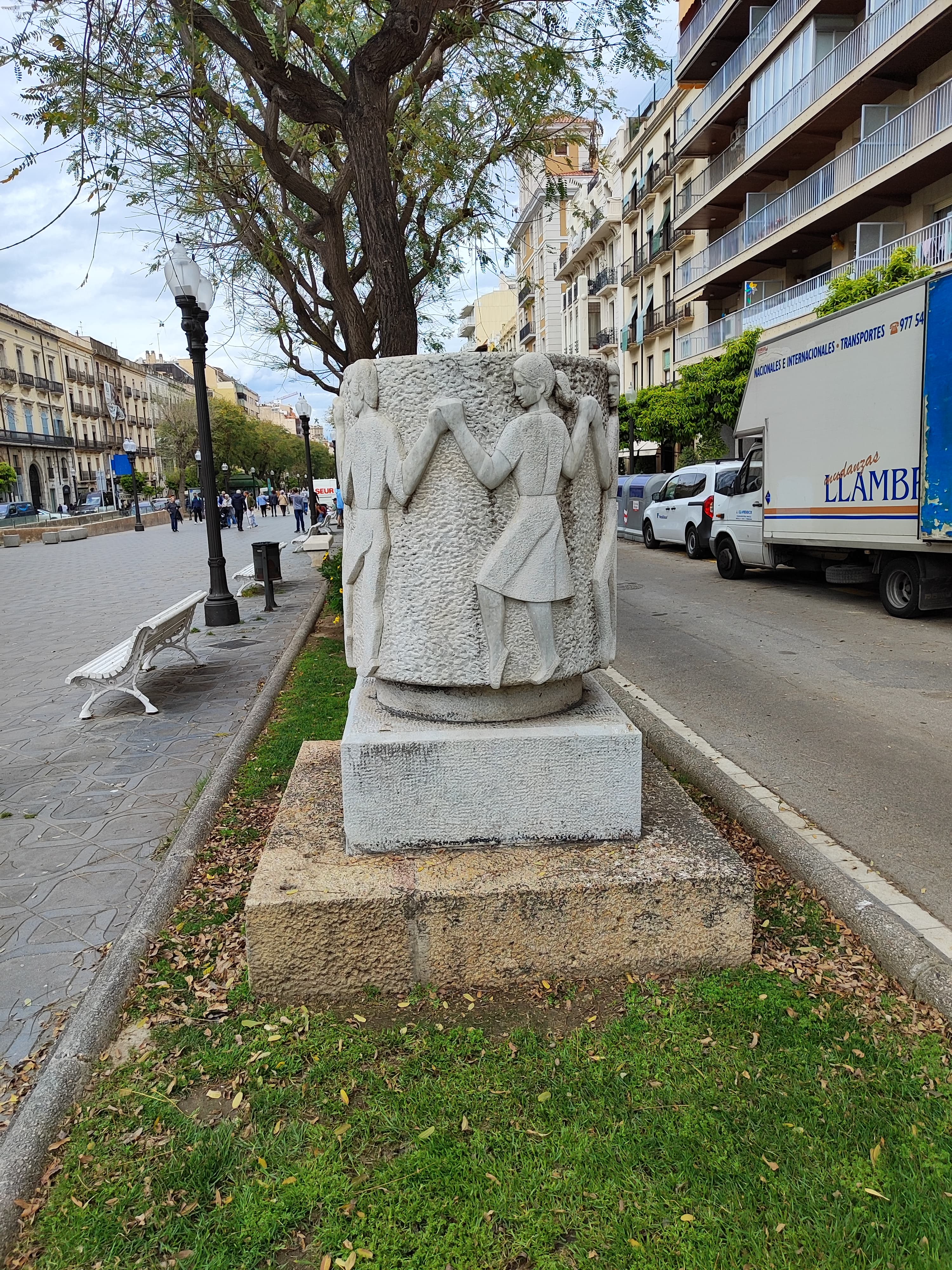 Monument A la Sardana