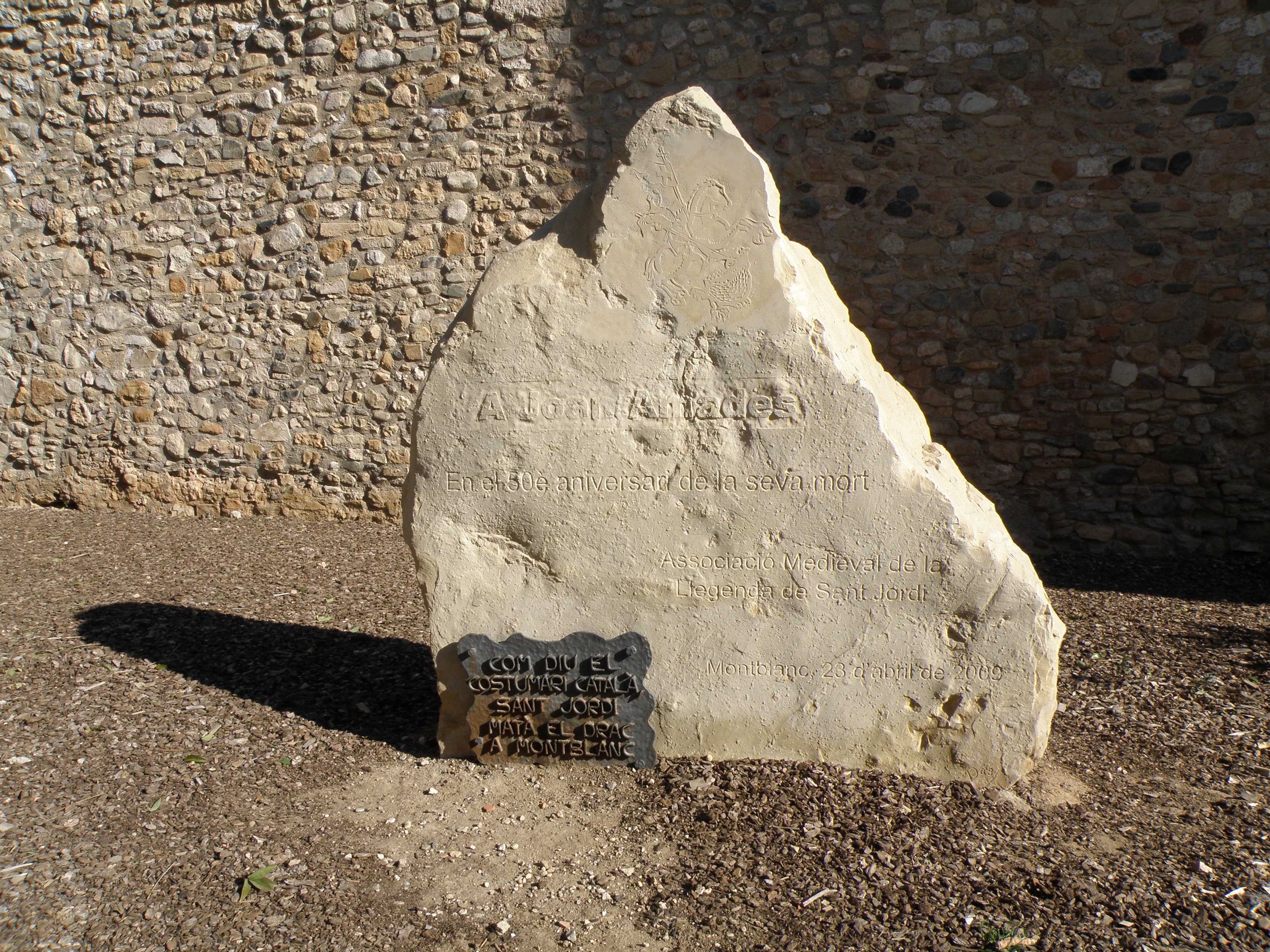 Monument a Joan Amades