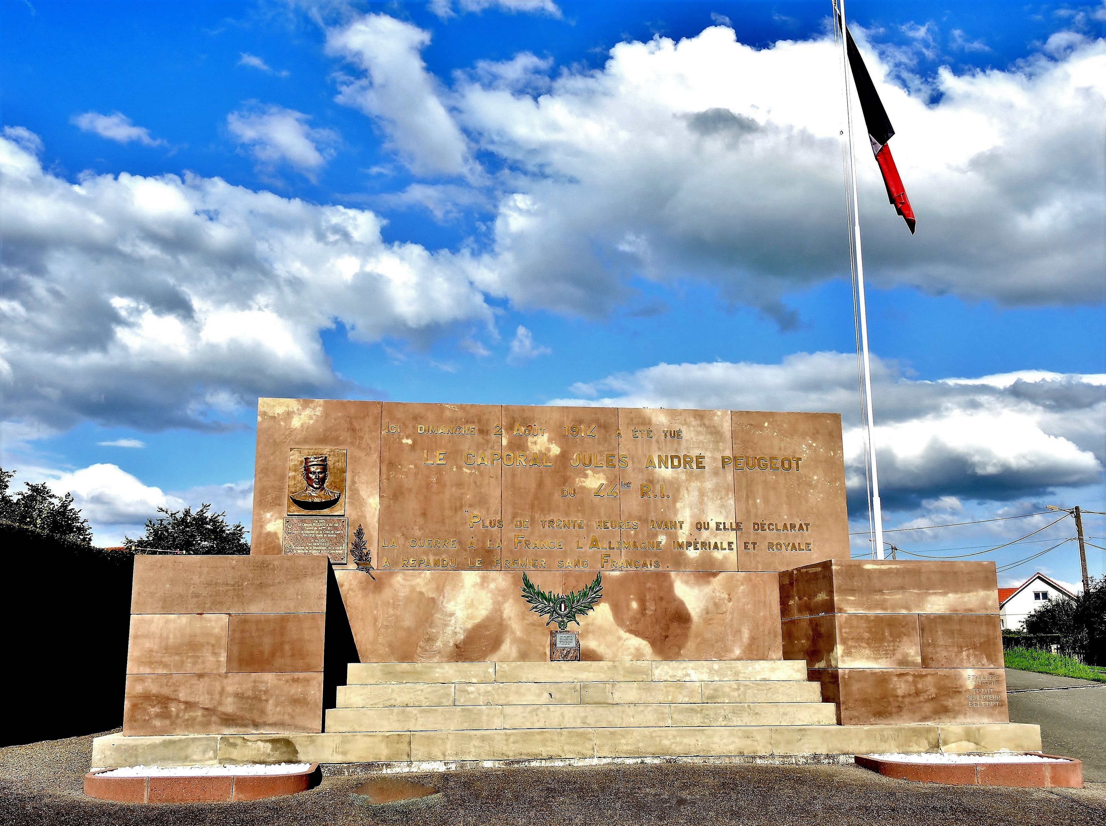 Monument au Caporal Peugeot