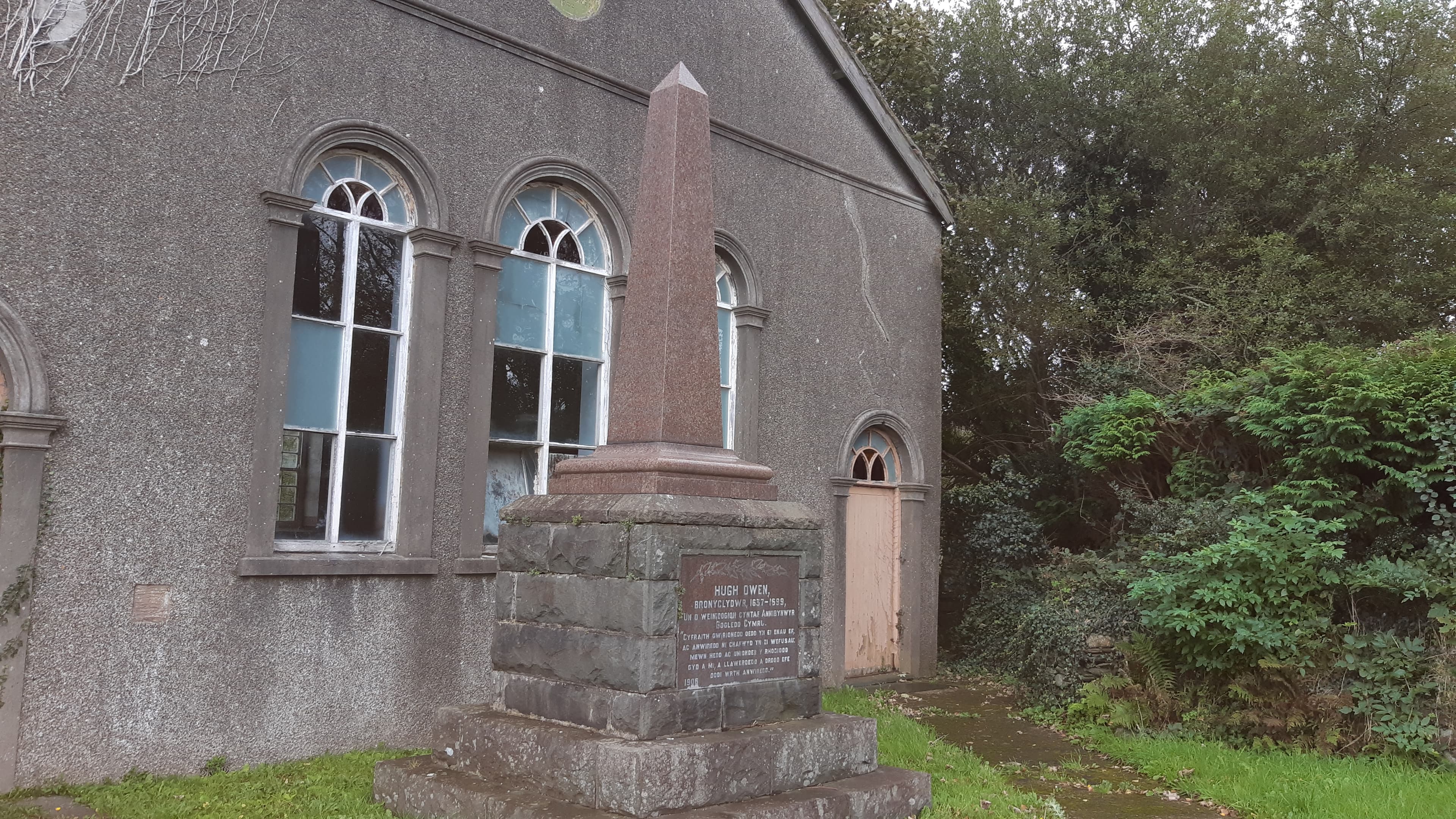 Monument to Parch. Hugh Owen