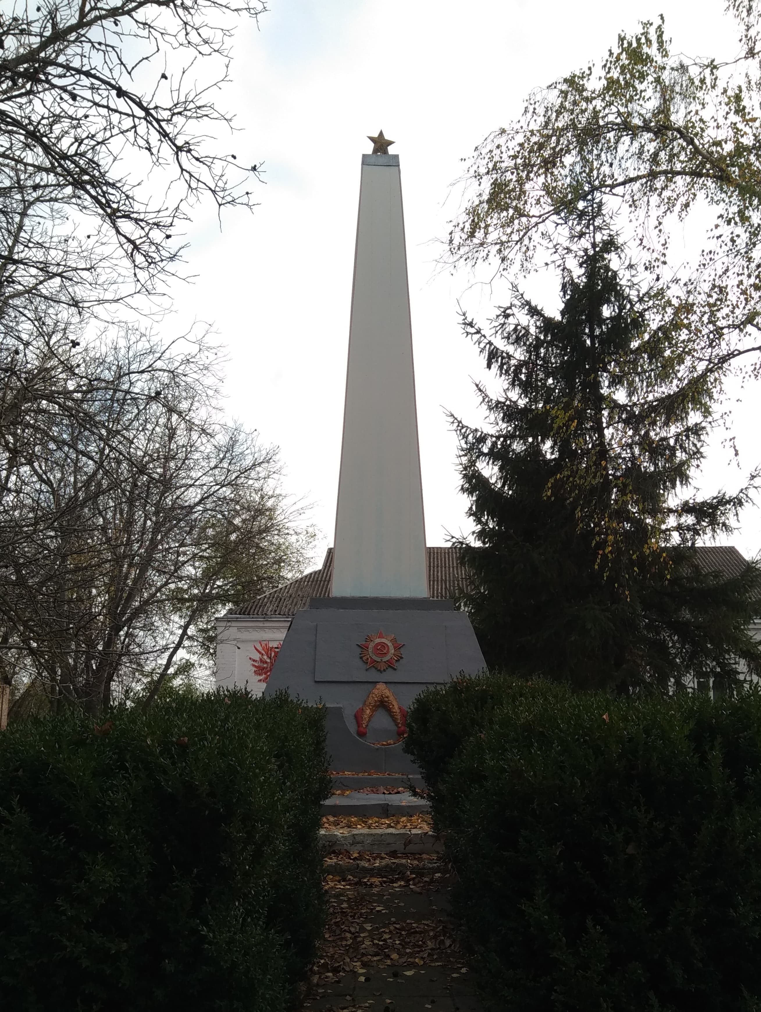 Monument to warrior in Drabivtsi