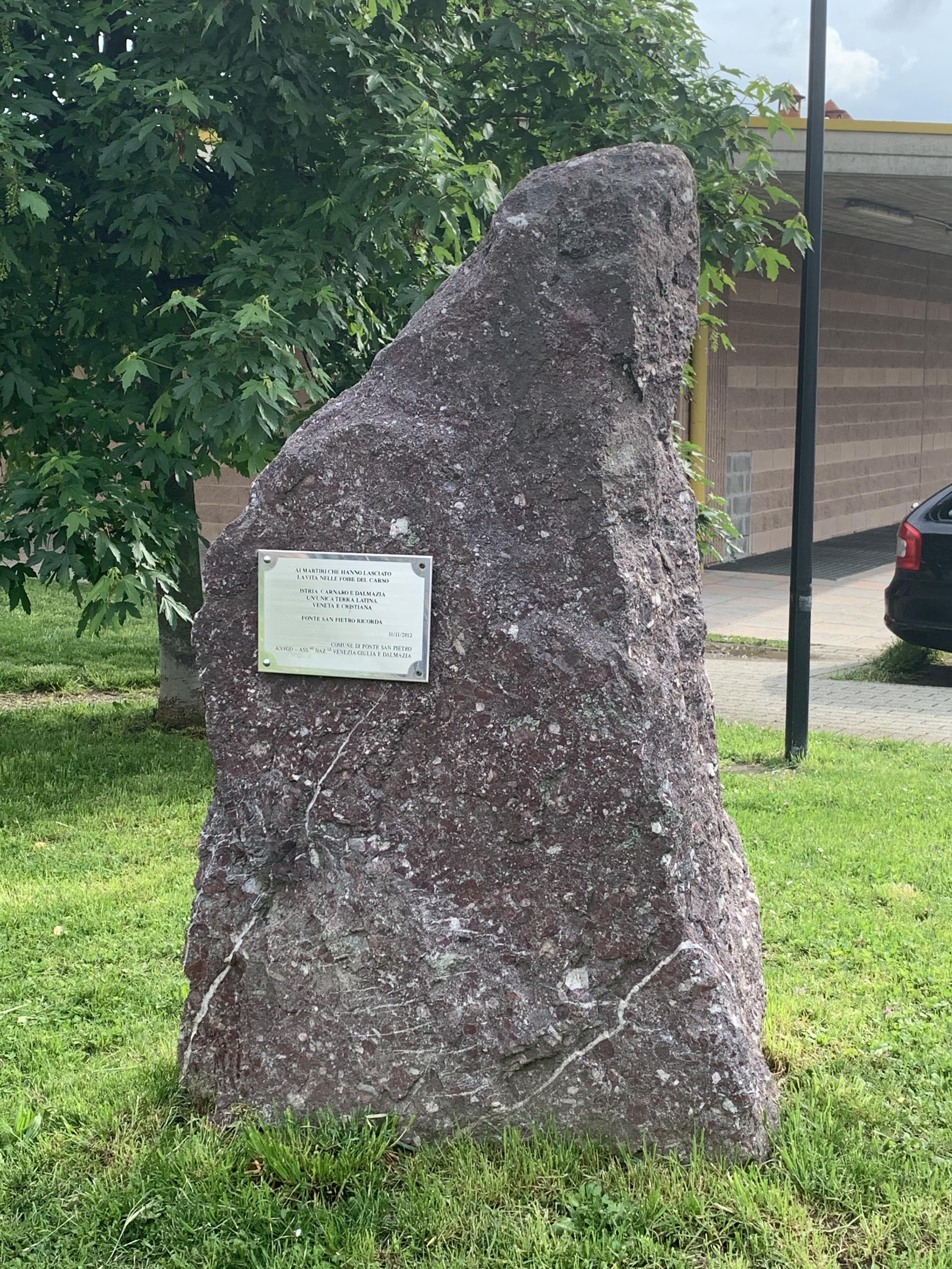 Monumento ai martiri delle foibe