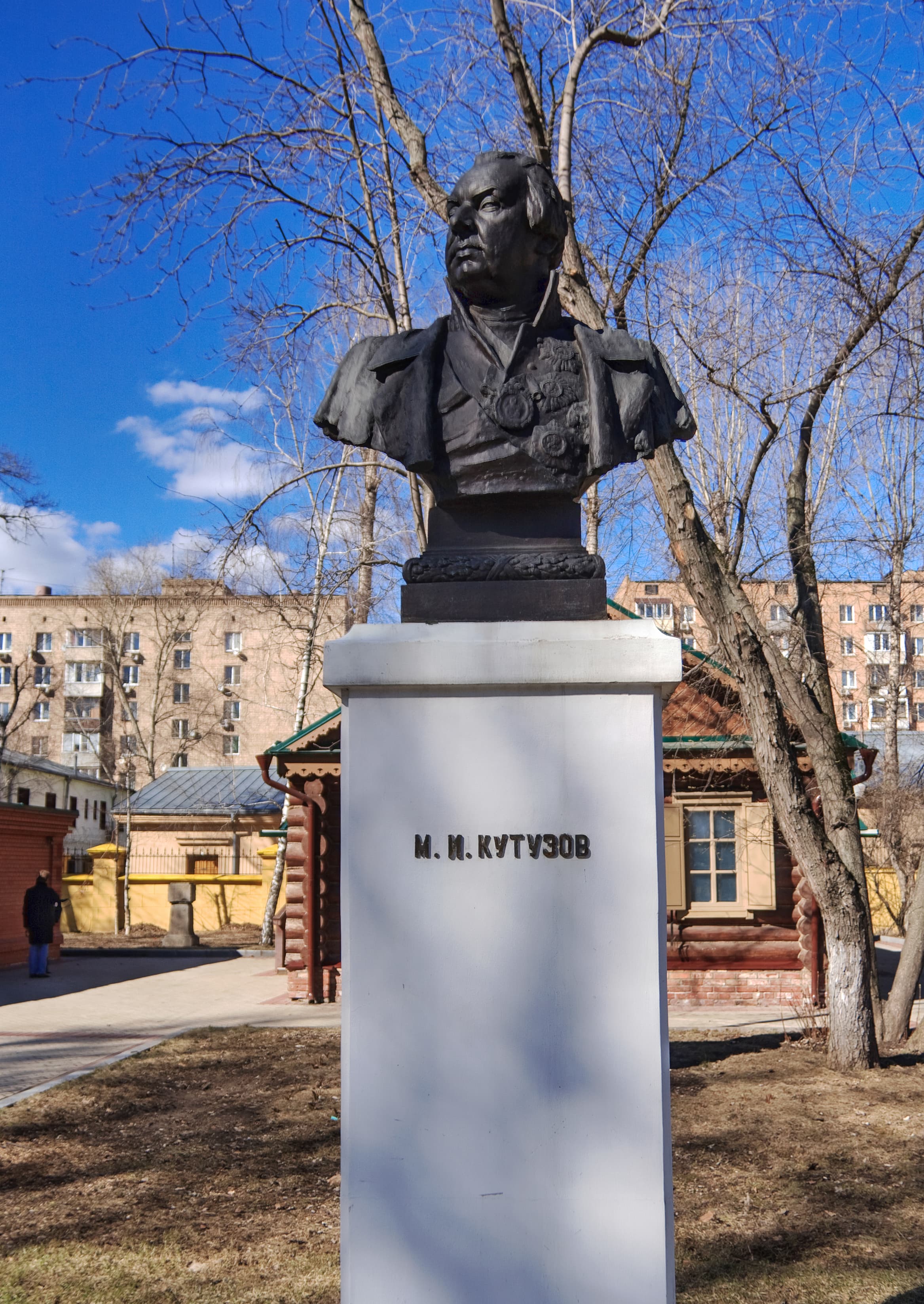 Monument to Mikhail Kutuzov at Kutuzovskaya Izba