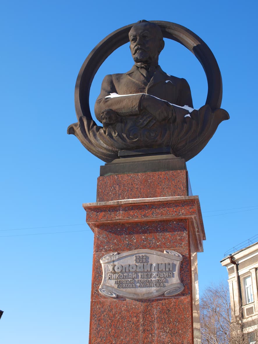 Nikolay Kholodilin monument