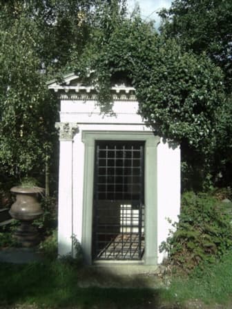 Monument To Dr Nathaniel Rogers In Abney Park Cemetery