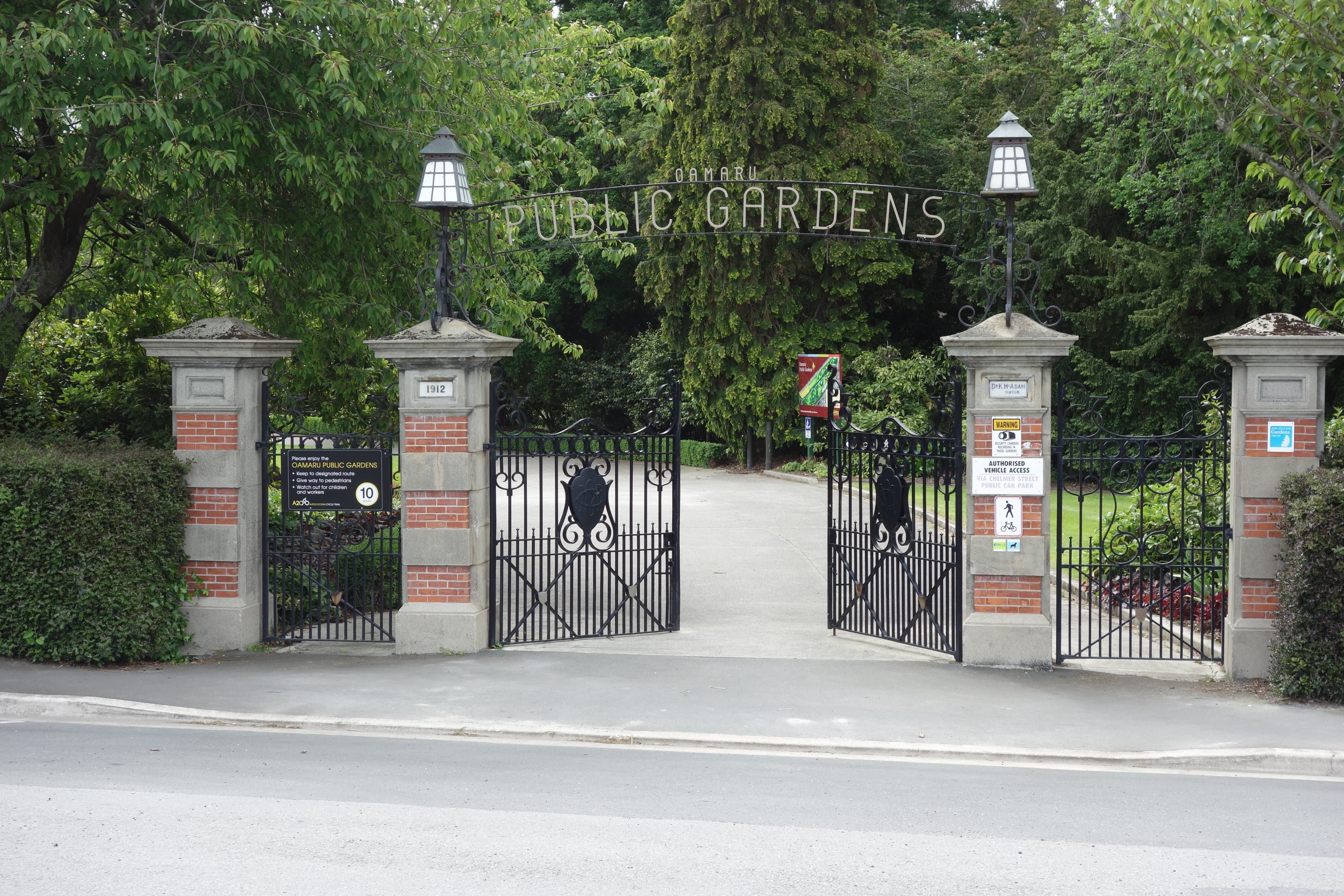Oamaru Public Gardens