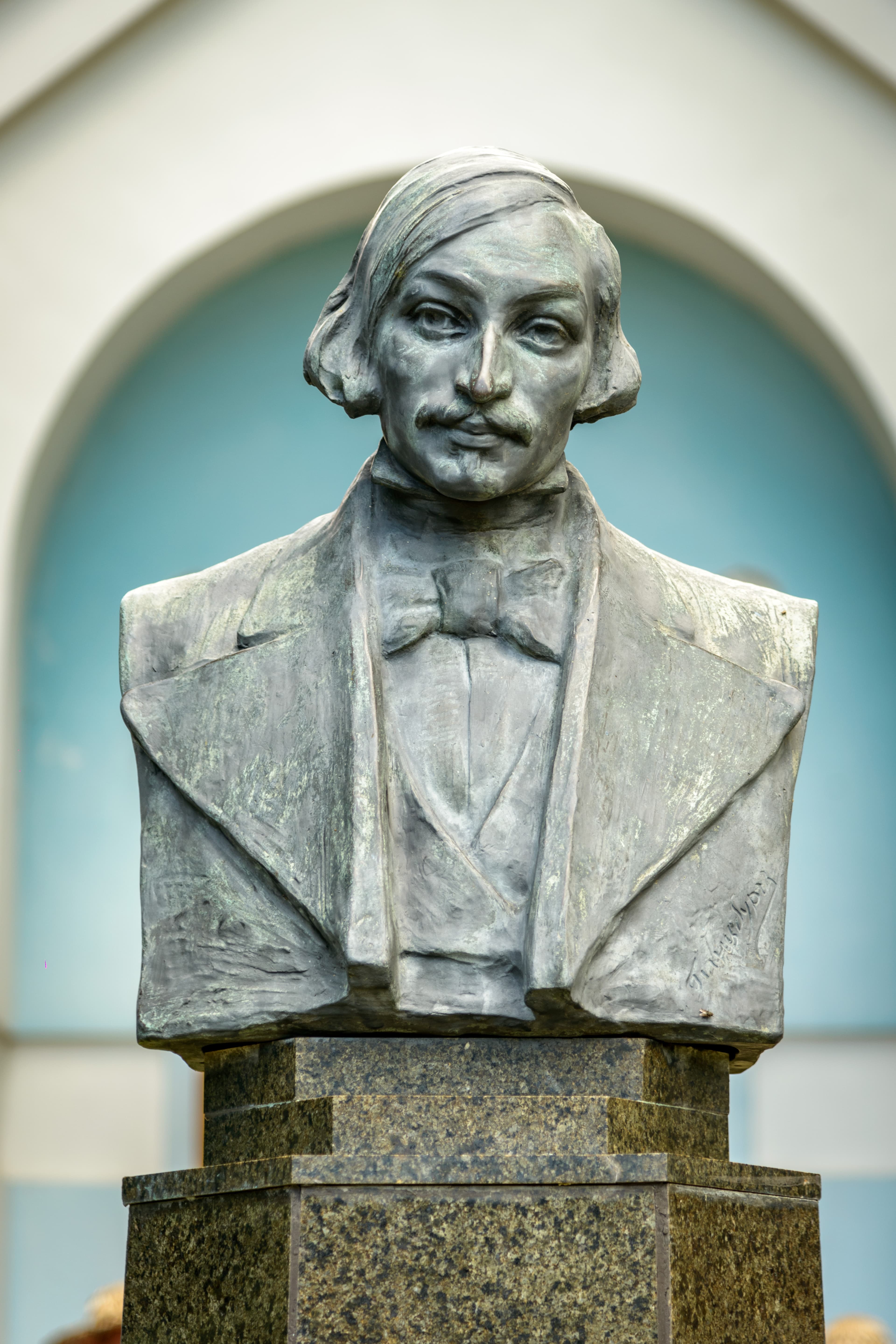 Monument to Mykola Hohol near memorial museum, Velyki Sorochyntsi