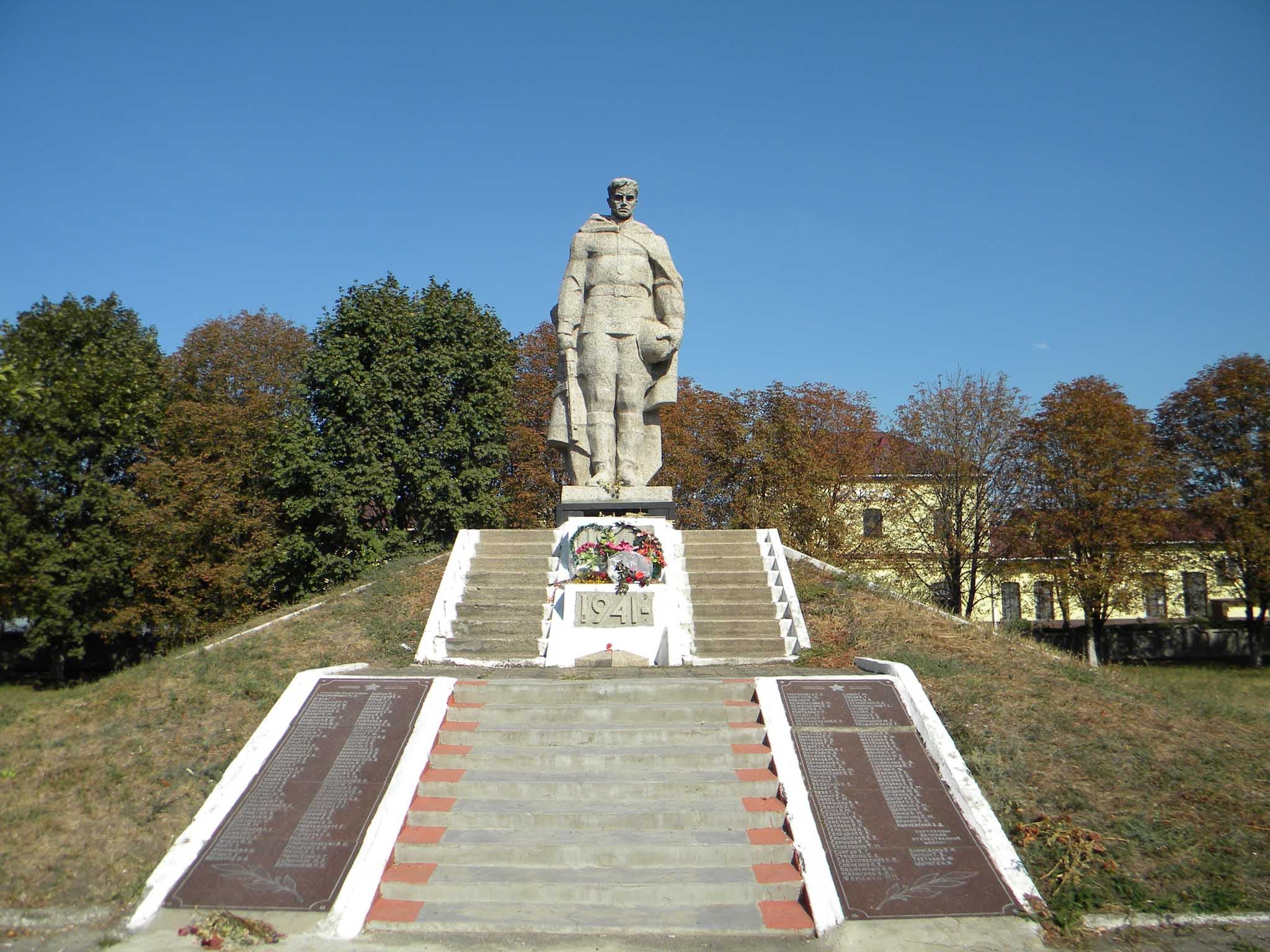 Monument to Soviet soldiers-countrymen in Chaplyne