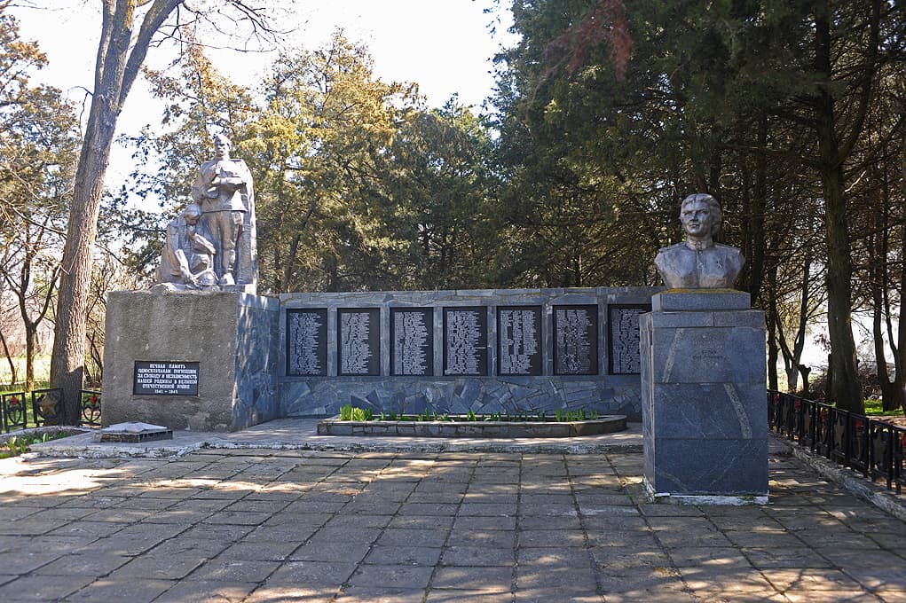 Monument to Soviet soldiers-countrymen in Okhrimivka