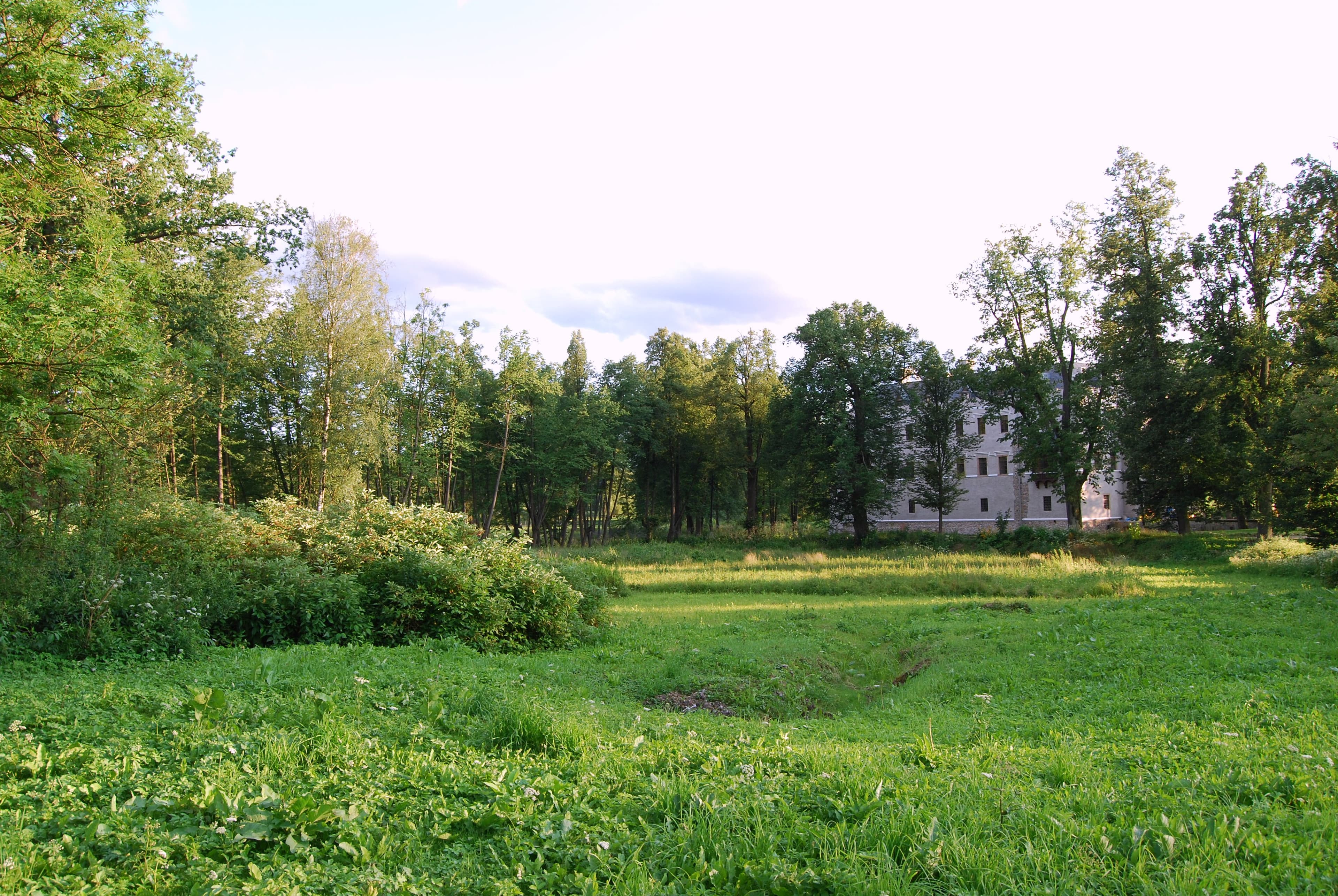 Karpniki Castle park