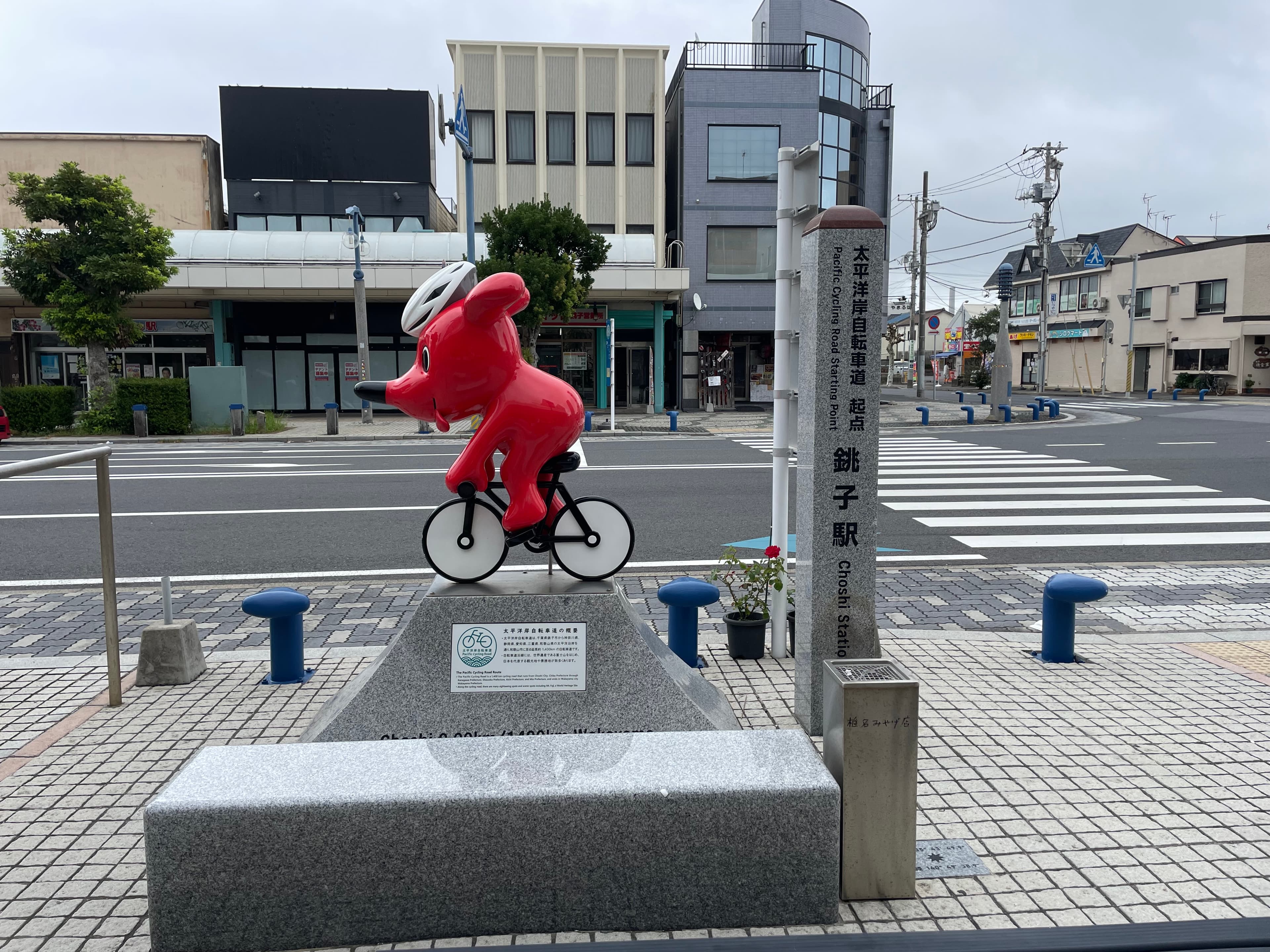 Monument of Pacific cycling road starting point