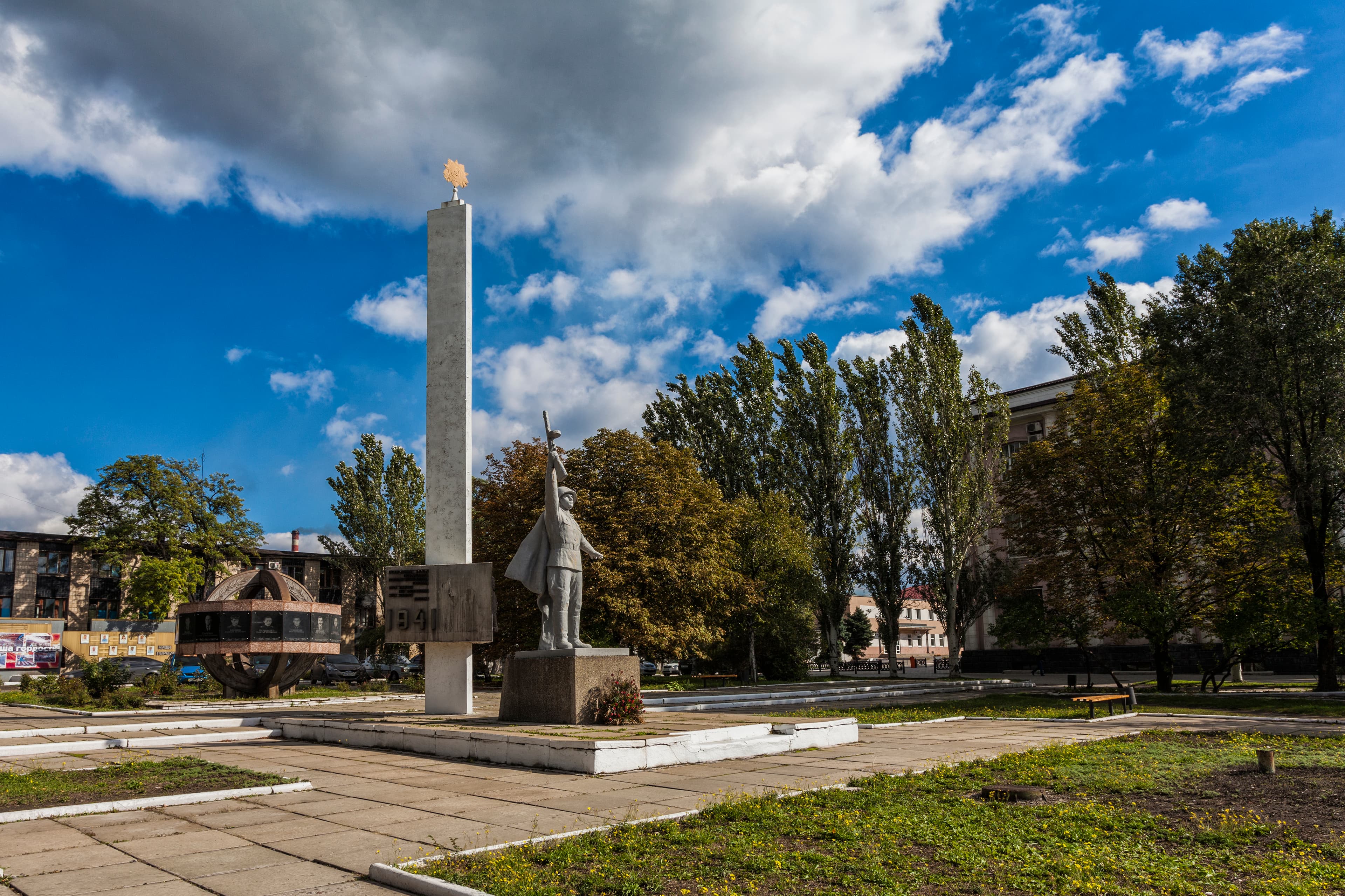 Monument to the workers of Makiivka metallurgical plant killed in WWII