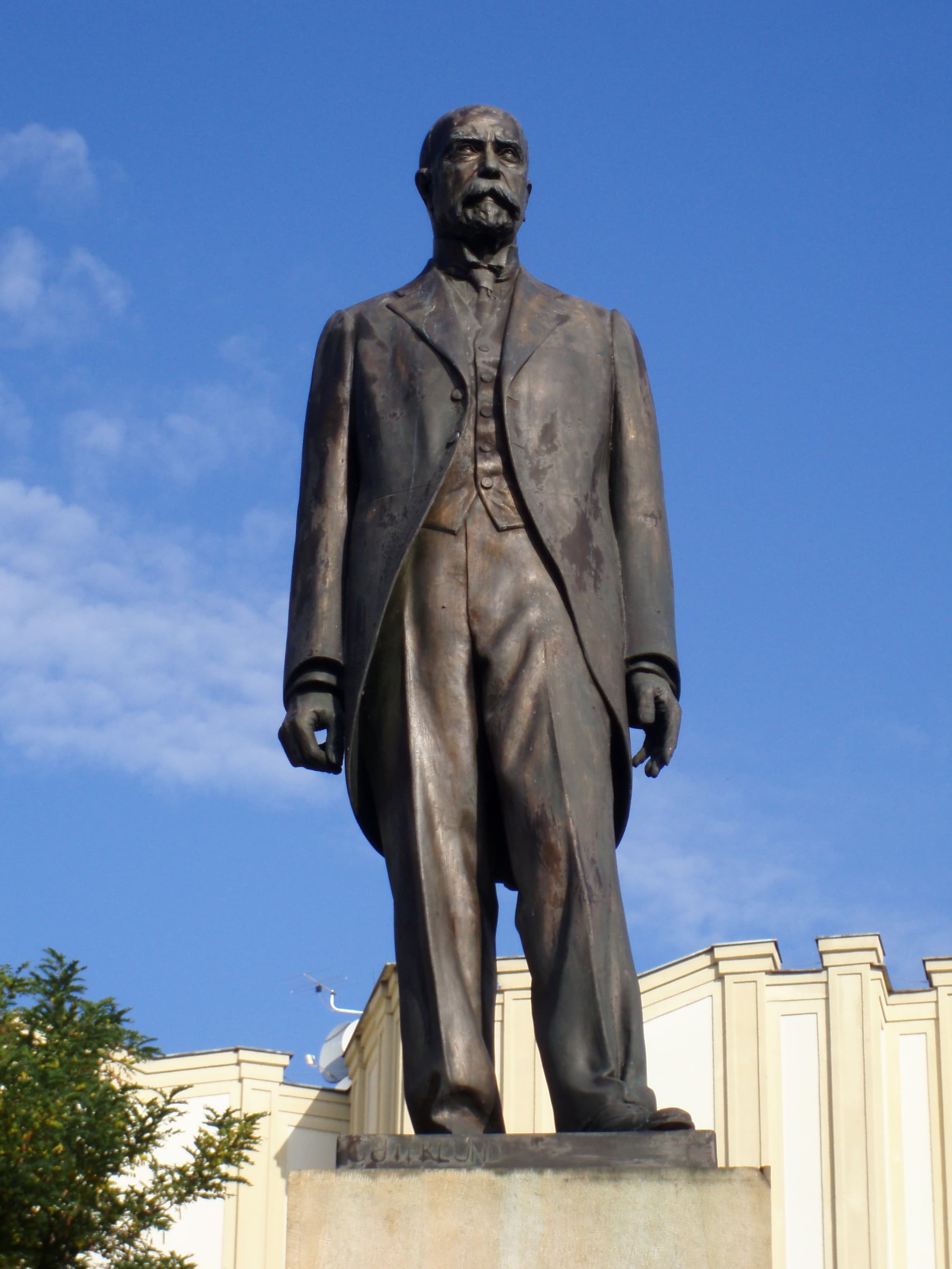 Statue of Tomáš Garrigue Masaryk