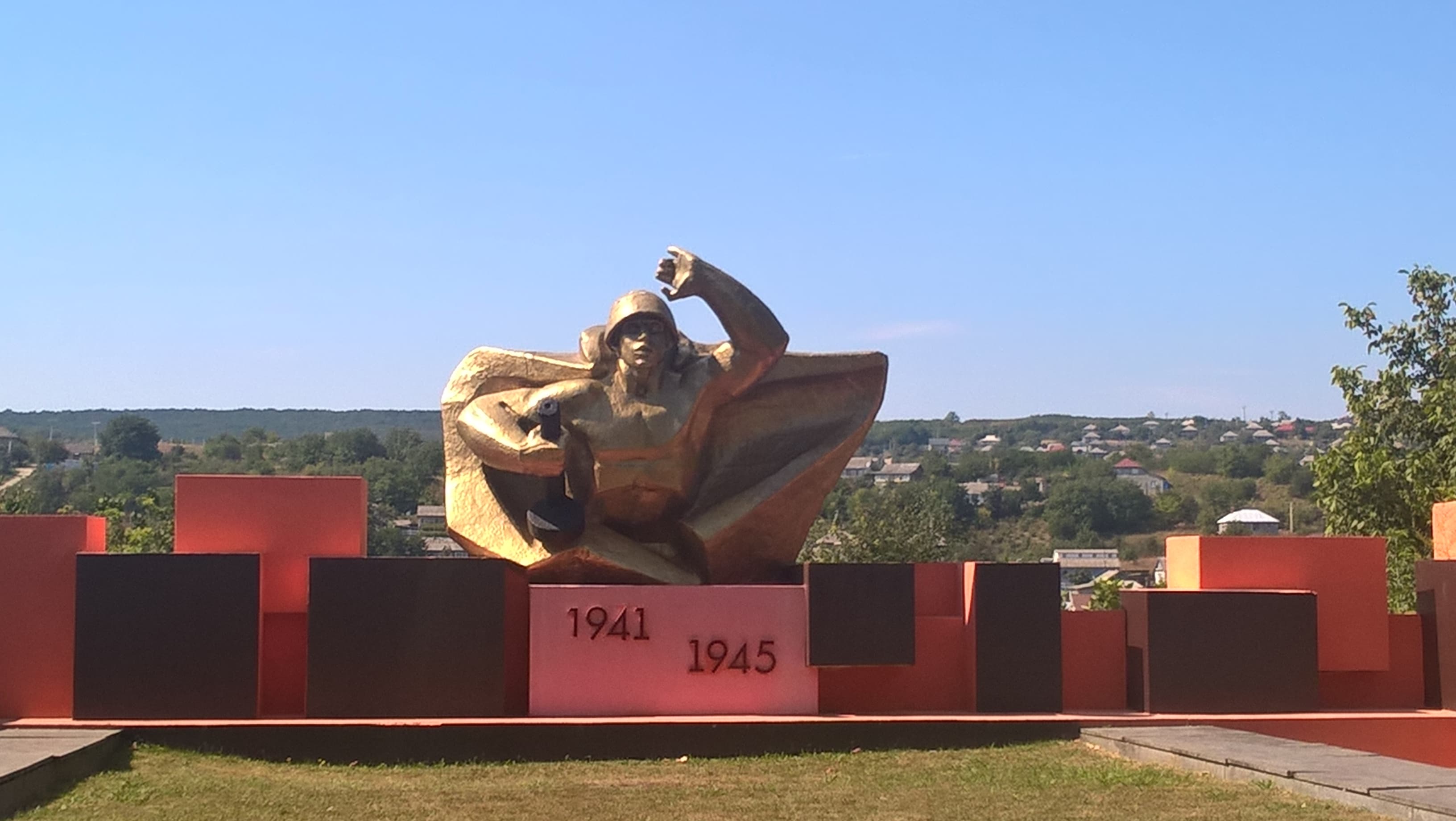 World War II memorial in Hîncești