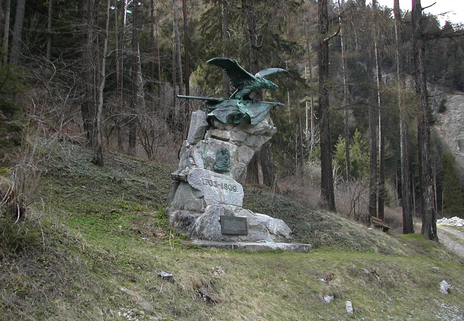 Denkmal bei der Pontlatzbrücke, Fließ