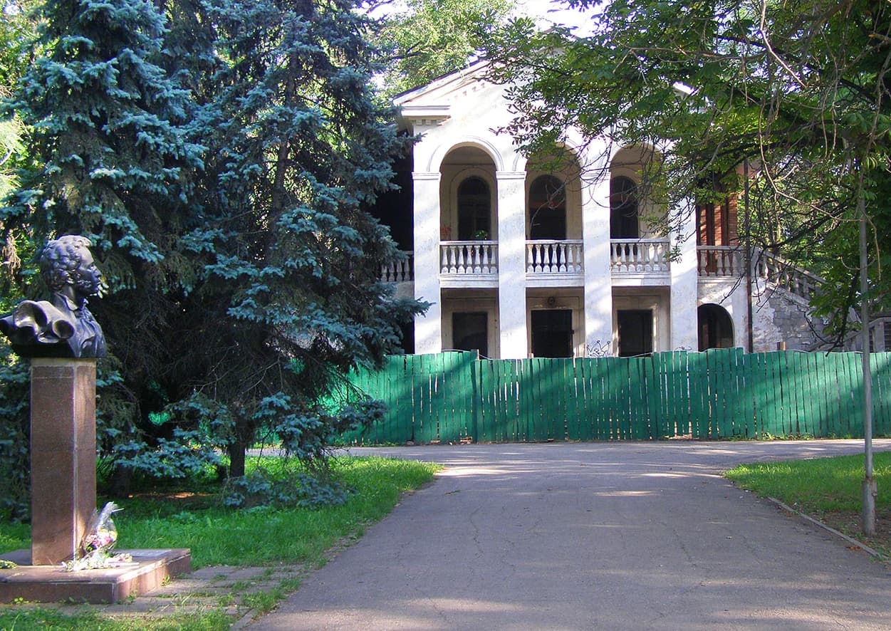 Monument to Aleksandr Pushkin in Luhansk