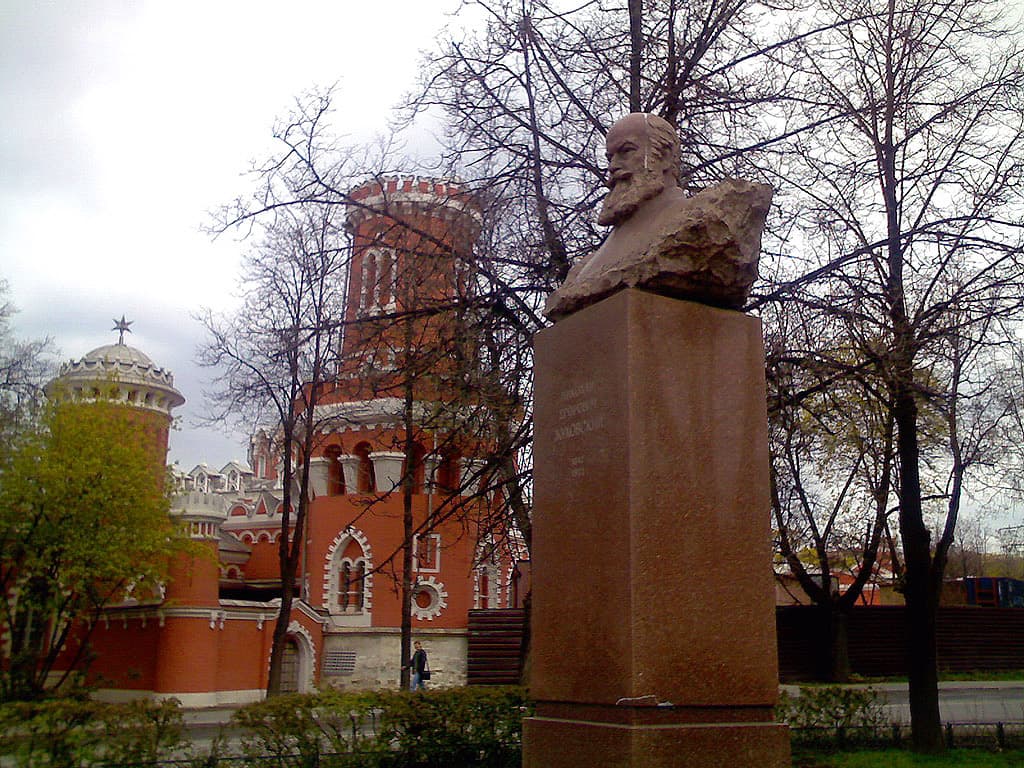 Sculptures of Nikolai Zhukovsky