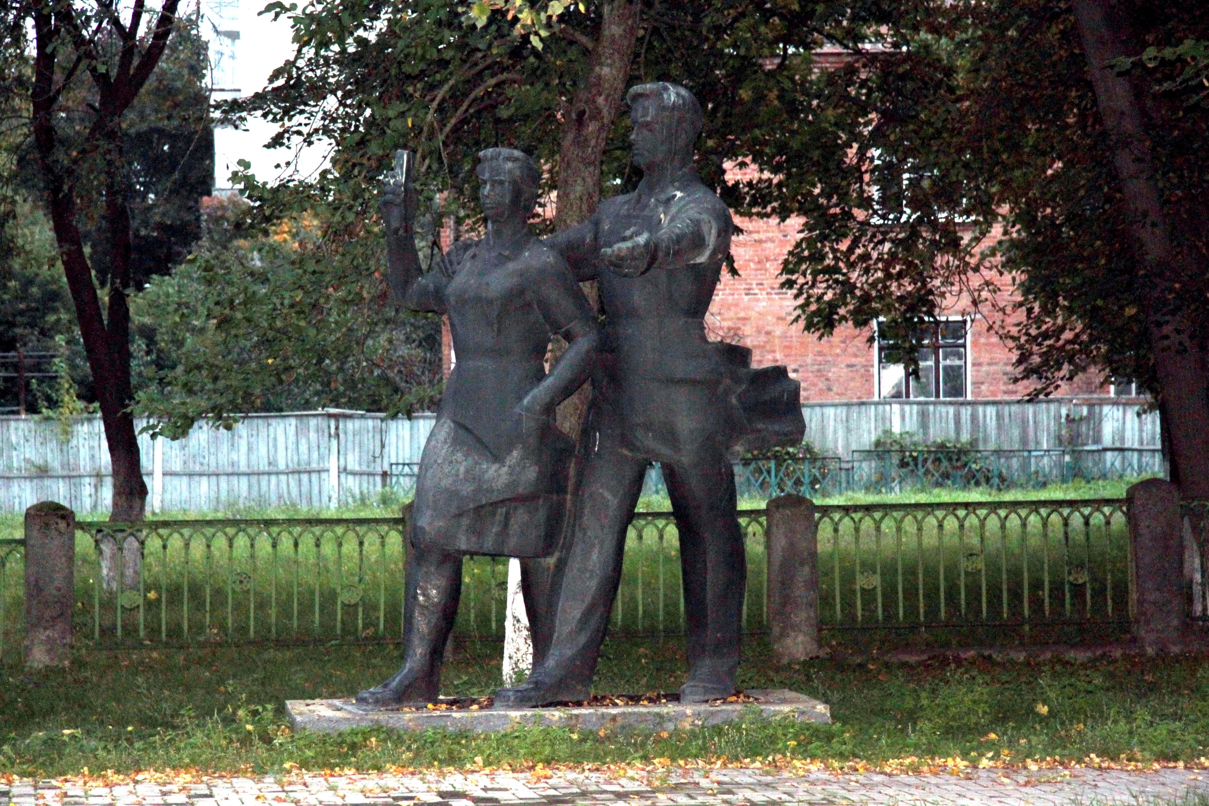 Monument to the workers of Svema film factory