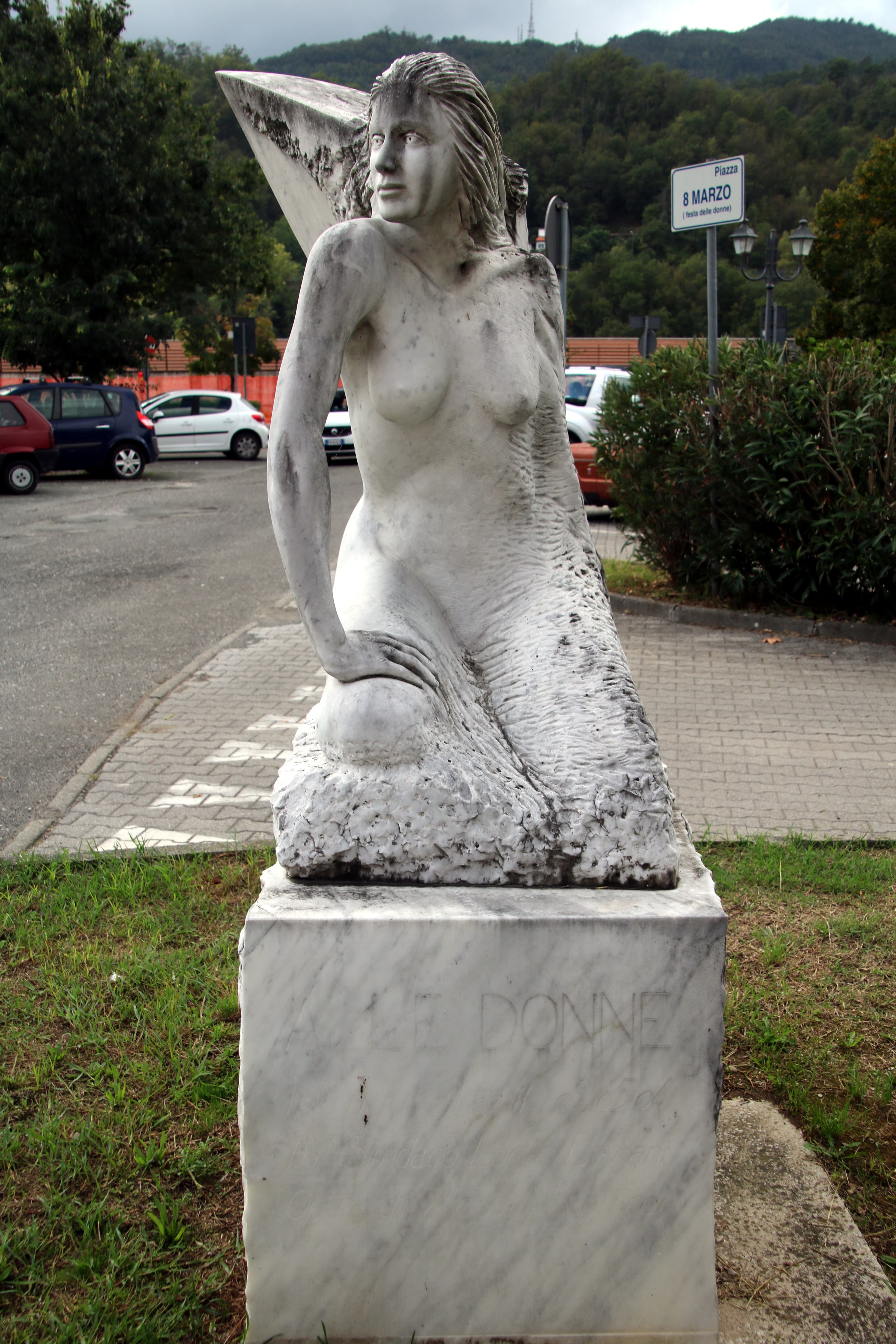 Statua alle donne