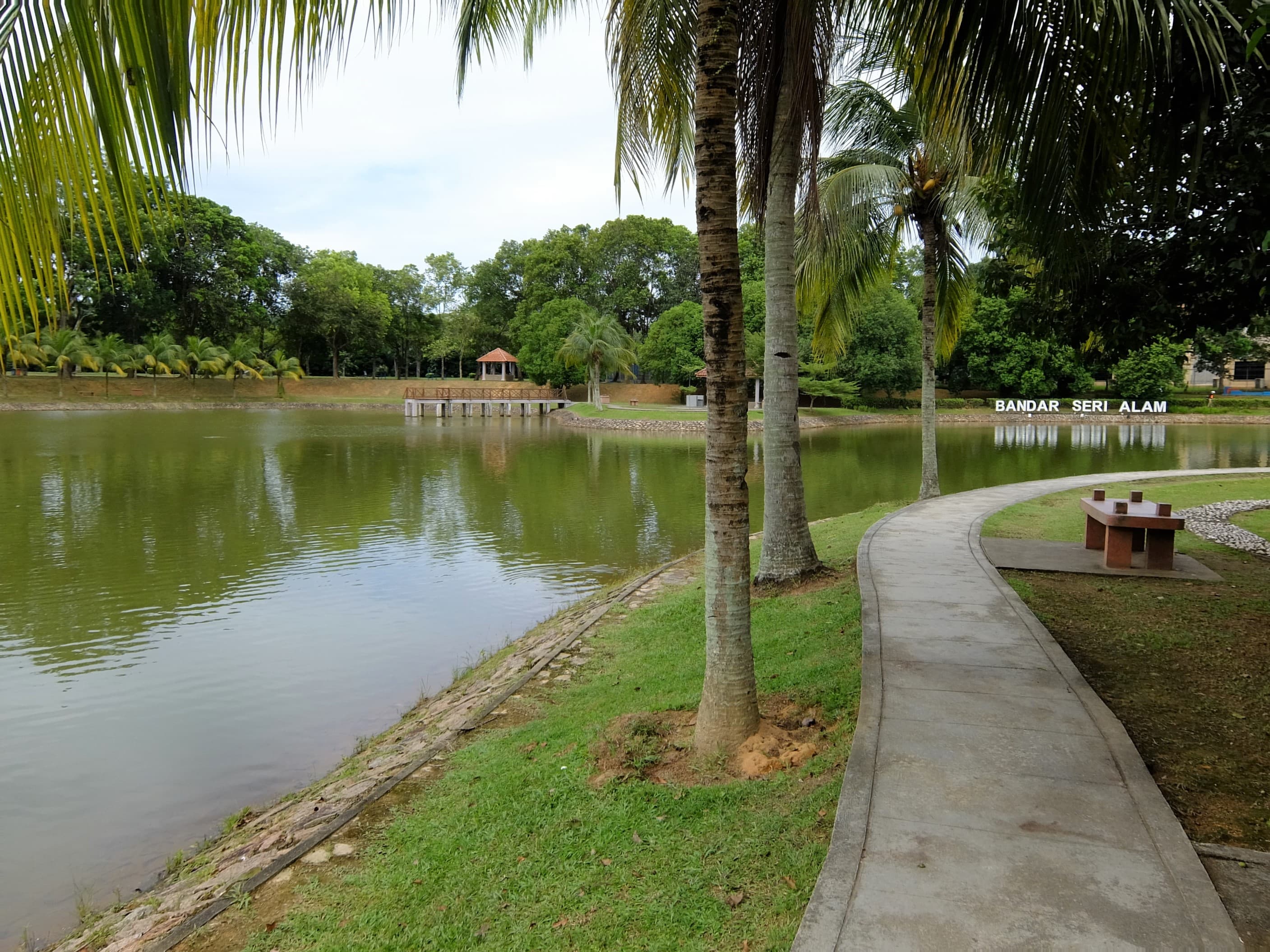 Taman Seri Alam Lake Garden