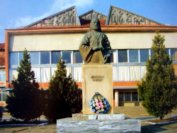 Monument to Mihail Çakir in Ceadîr-Lunga