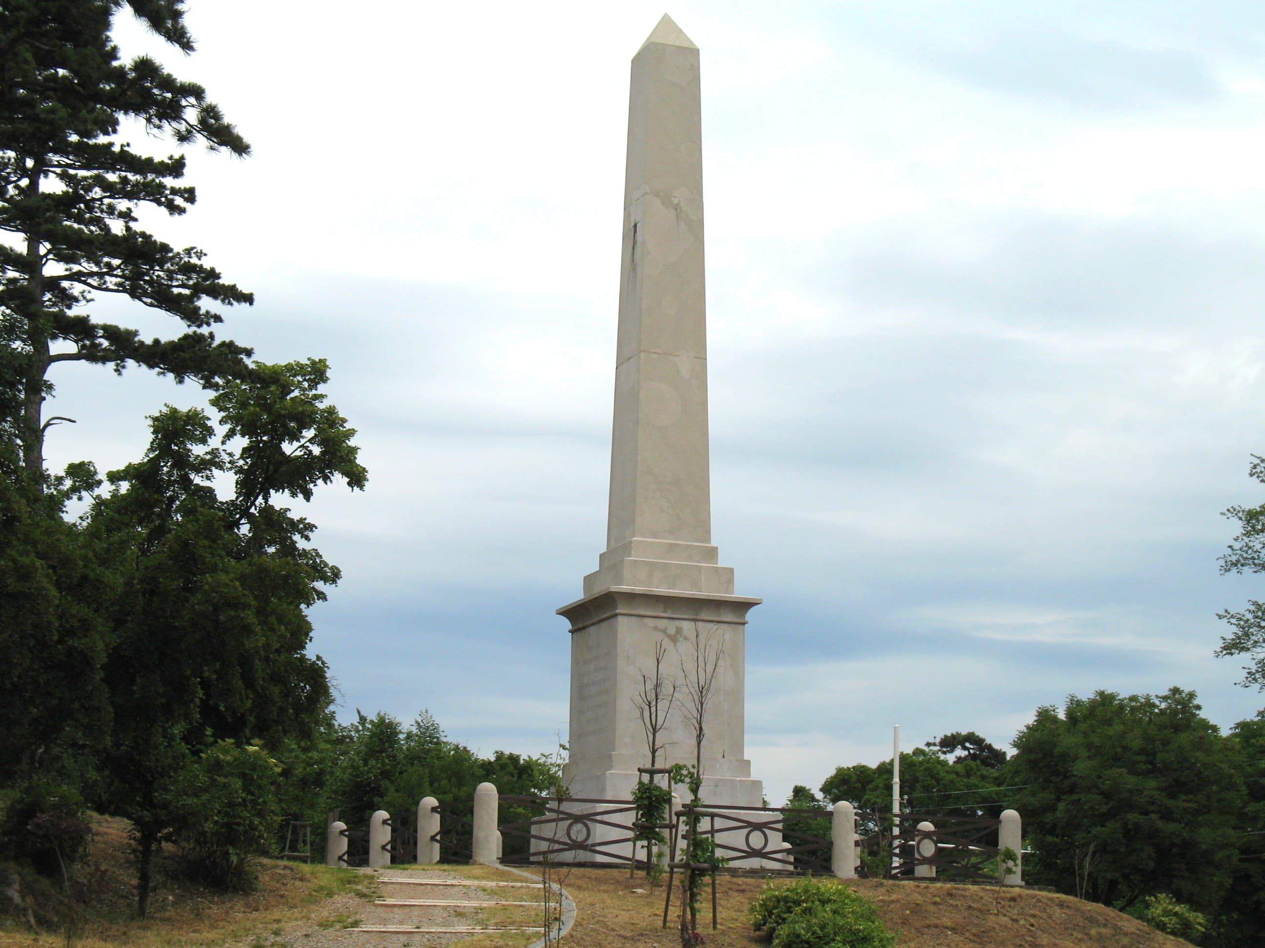 Opicina obelisk